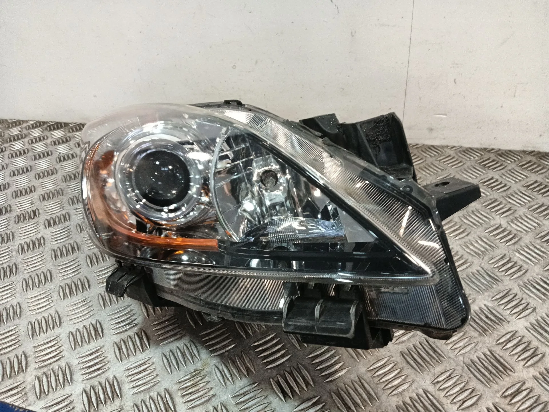 Faro Derecho para Mazda 3 Sedan (Bl)