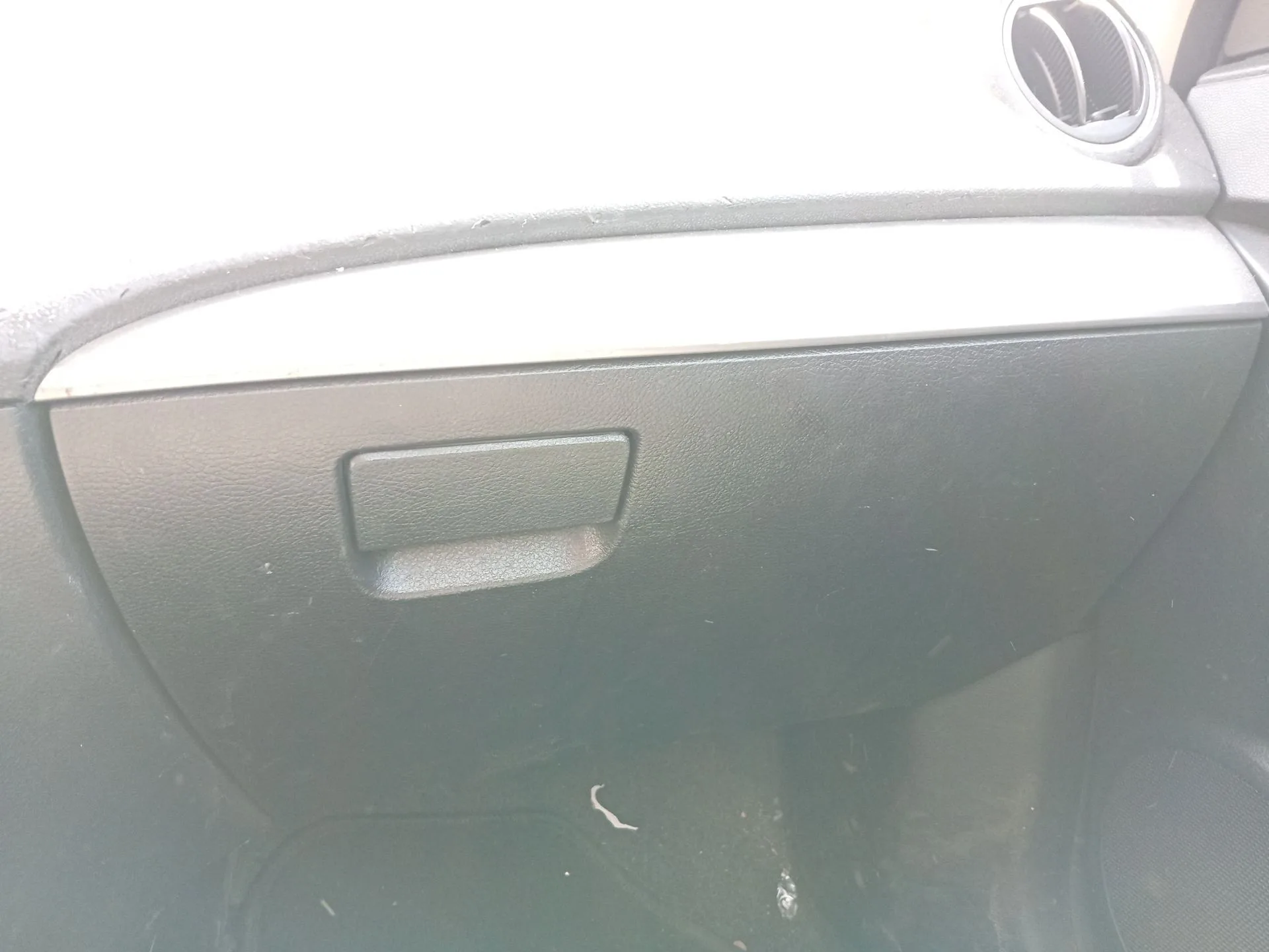 Guantera para Mazda 3 Sedan (Bl)