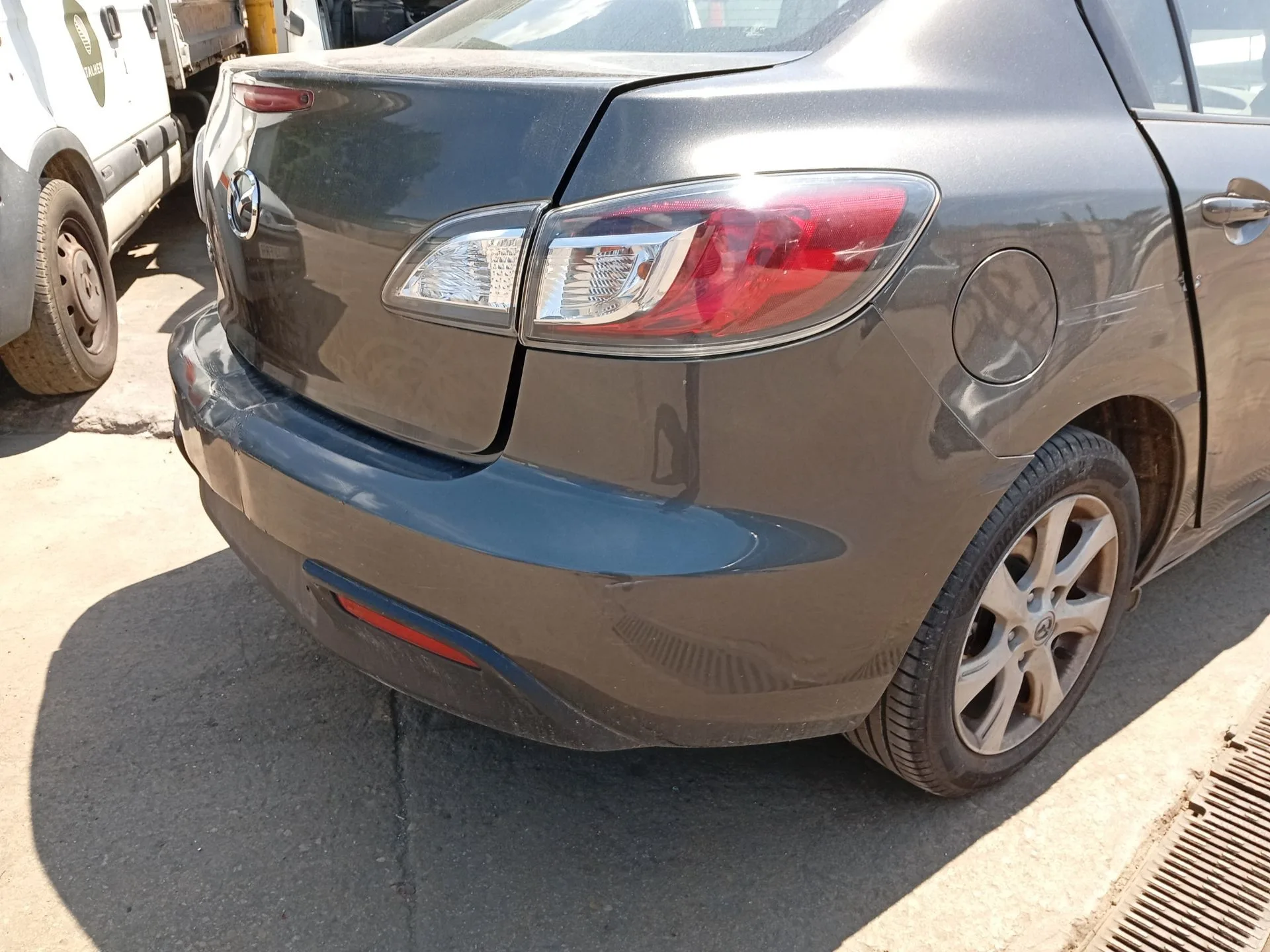 Paragolpes Trasero para Mazda 3 Sedan (Bl)
