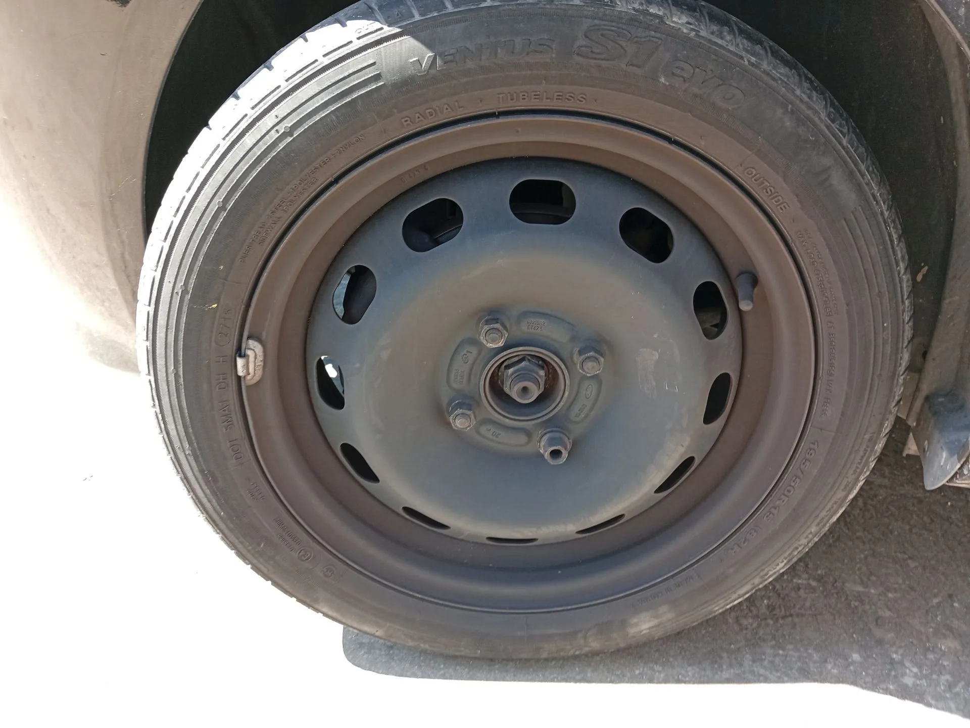 Mangueta Delantera Izquierda para Ford Fiesta Vi (Cb1, Ccn)