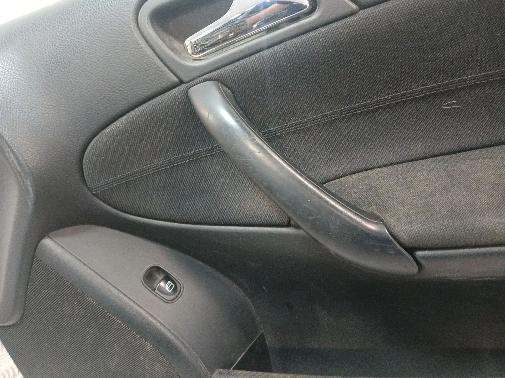 Guarnecido Puerta Delantera Derecha para Mercedes-Benz Clase C (W203)