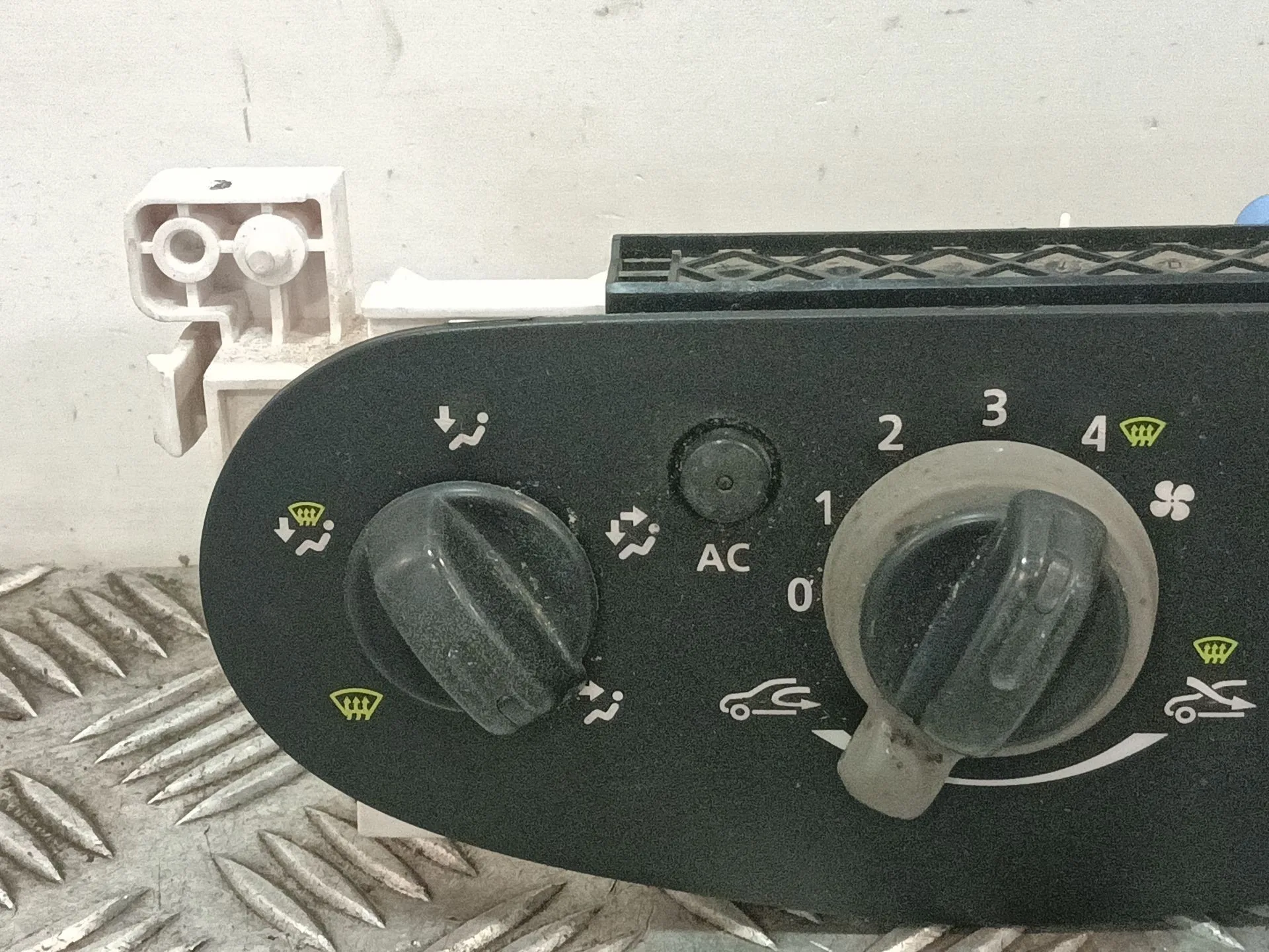 Mando Climatizador para Dacia Sandero (Bs_)