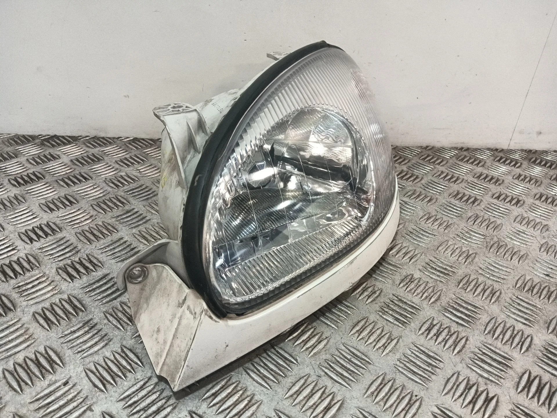 Faro Izquierdo para Daewoo Lanos (Klat)