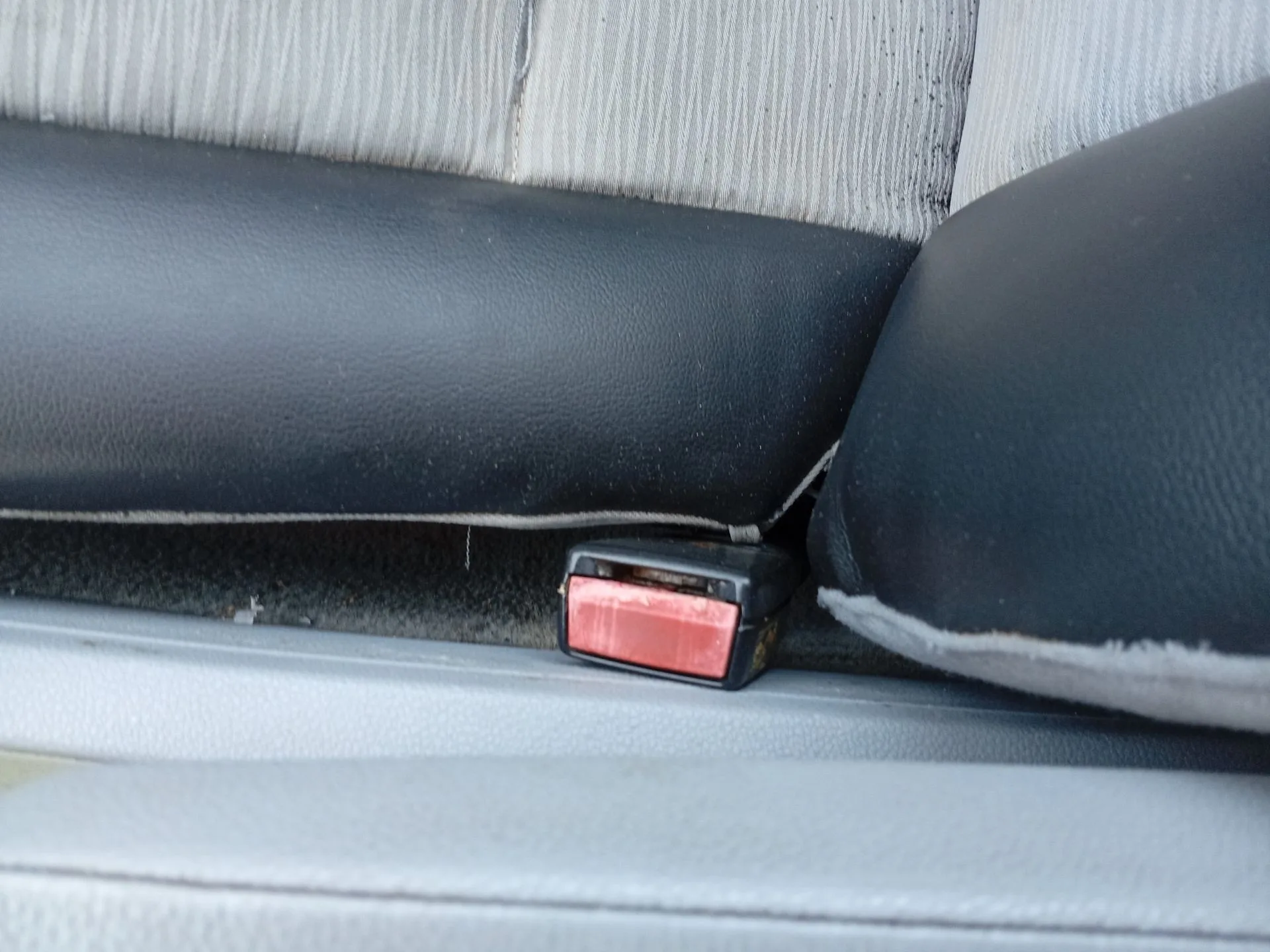 Enganche Cinturon Delantero Derecho para Bmw 1 (E81)