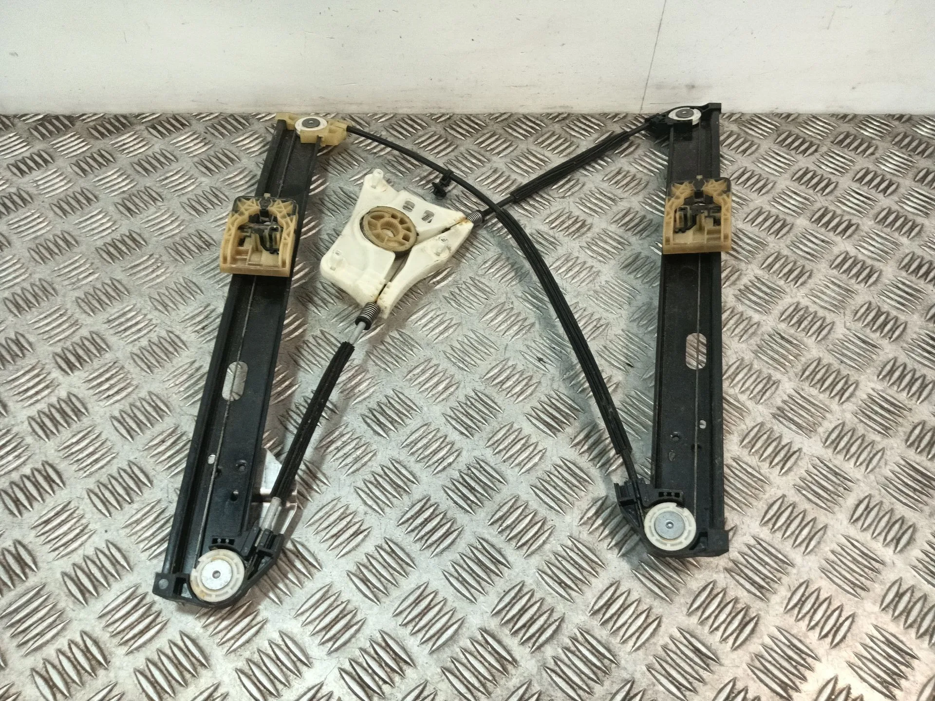 Elevalunas Delantero Izquierdo para Seat Ibiza (Kj1)