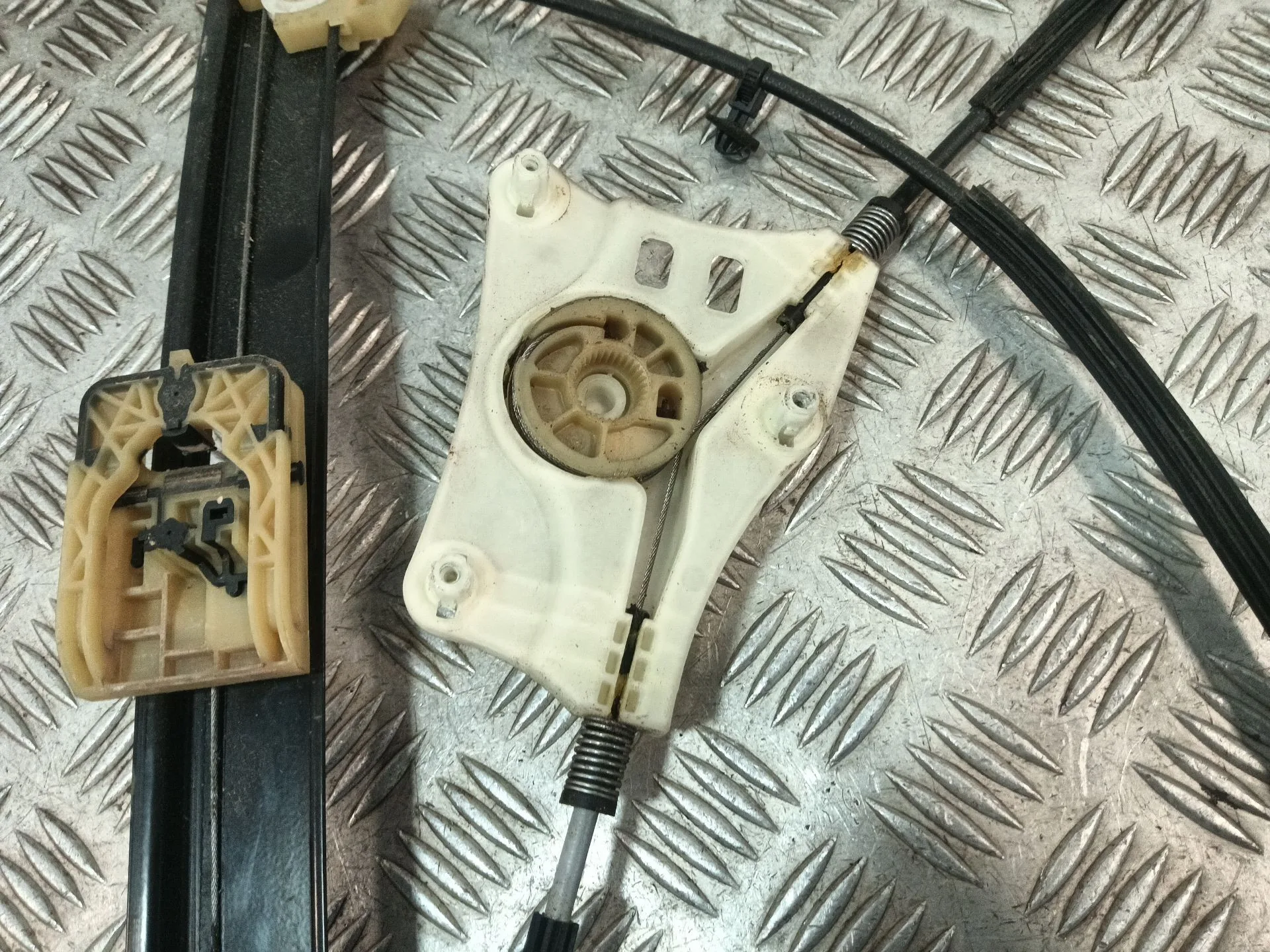 Elevalunas Delantero Izquierdo para Seat Ibiza (Kj1)