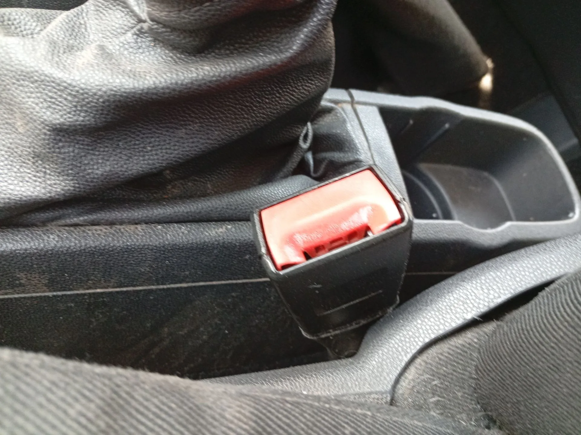 Enganche Cinturon Delantero Izquierdo para Opel Corsa D (S07)