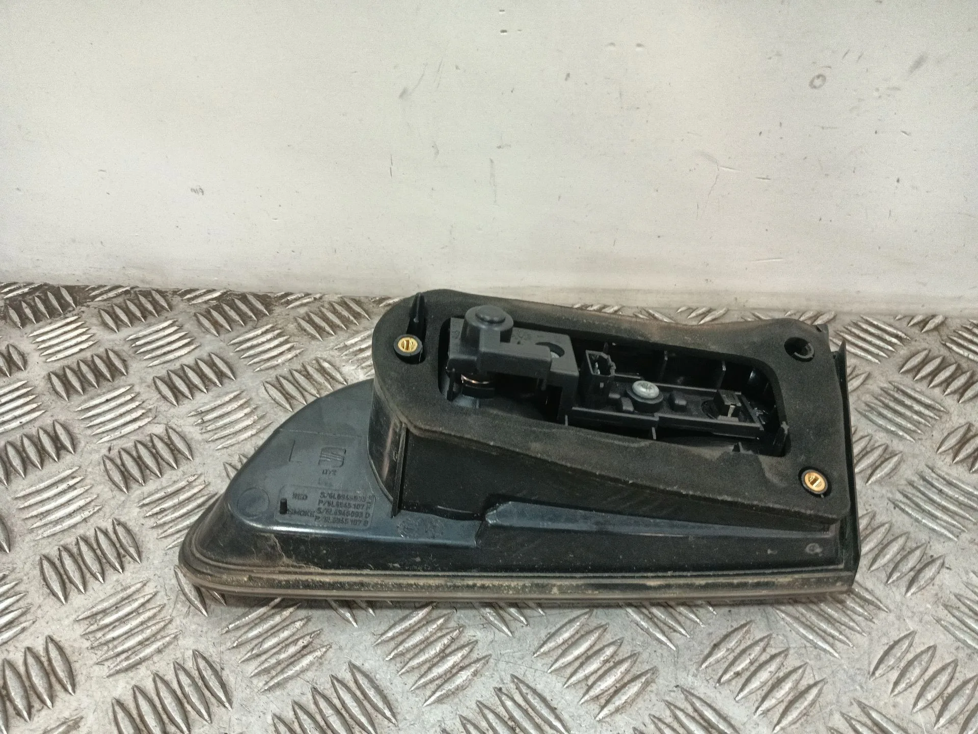 Piloto Trasero Izquierdo Interior para Seat Ibiza Iii (6L1)