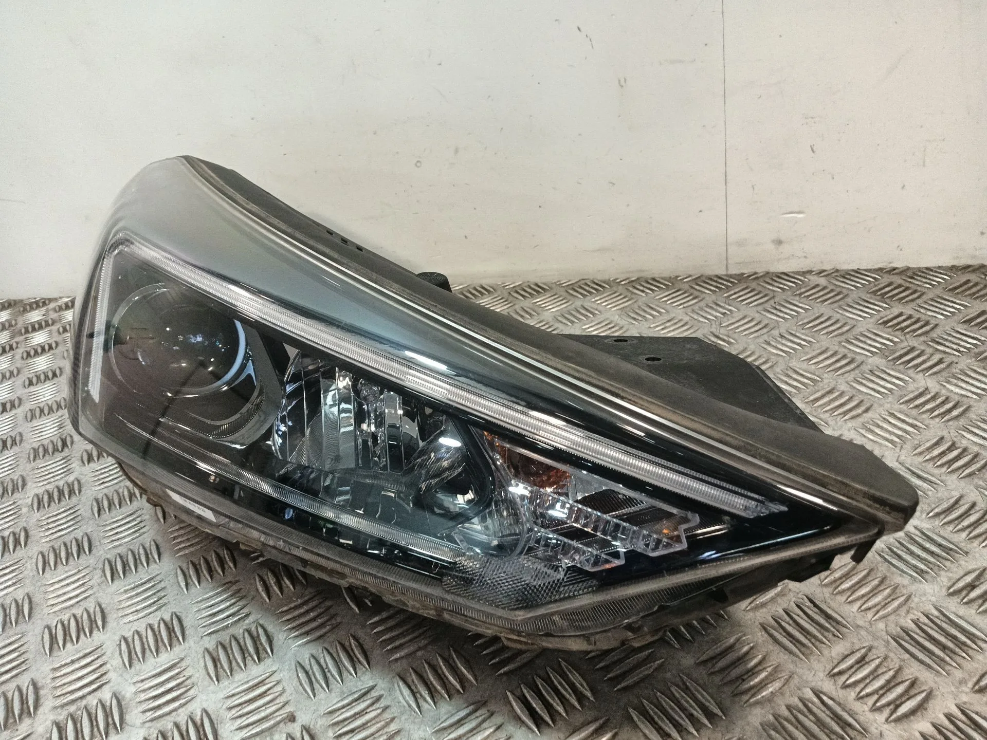 Faro Derecho para Hyundai Tucson (Tl, Tle)