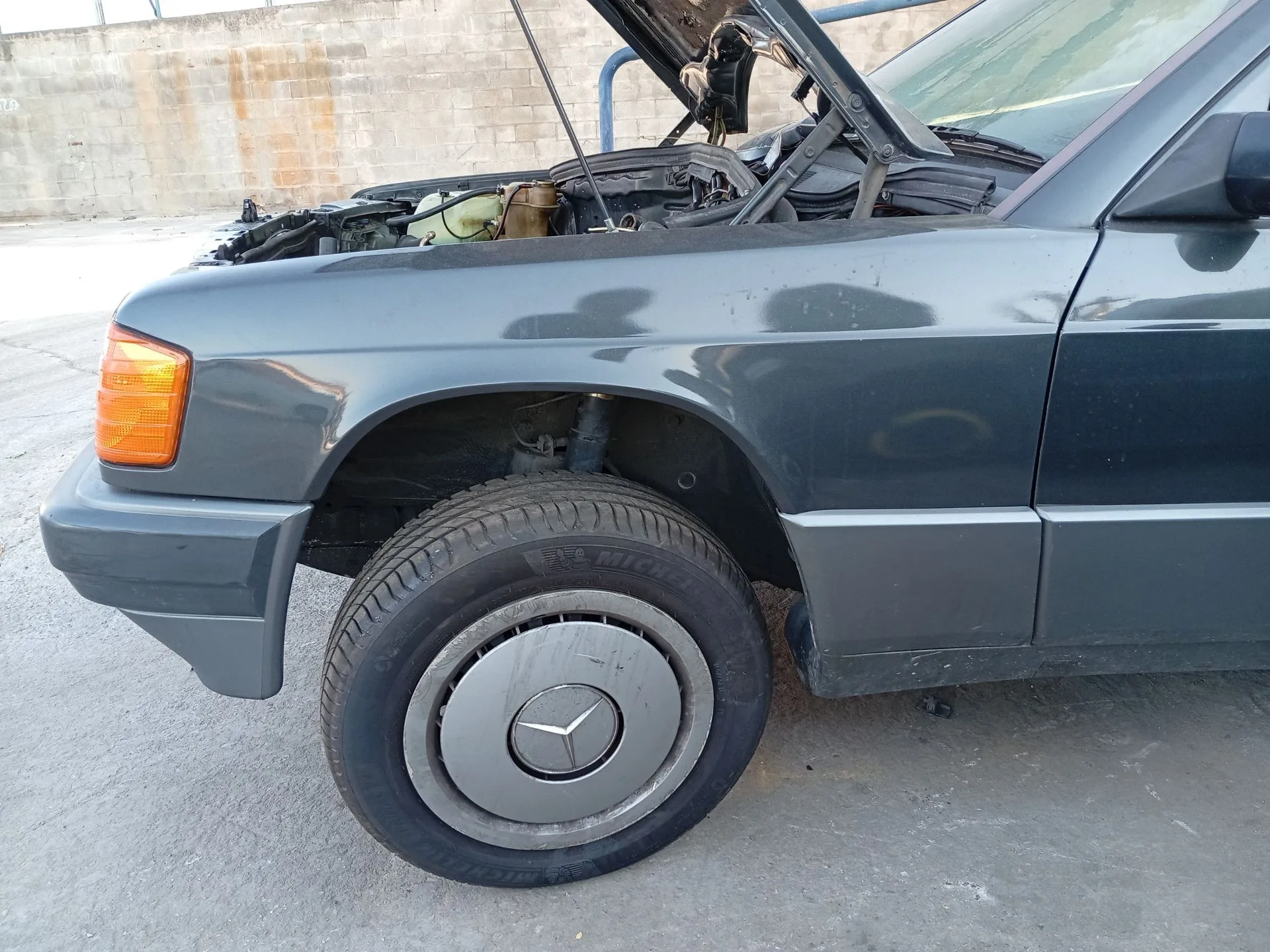 Aleta Delantera Izquierda para Mercedes-Benz 190 (W201)