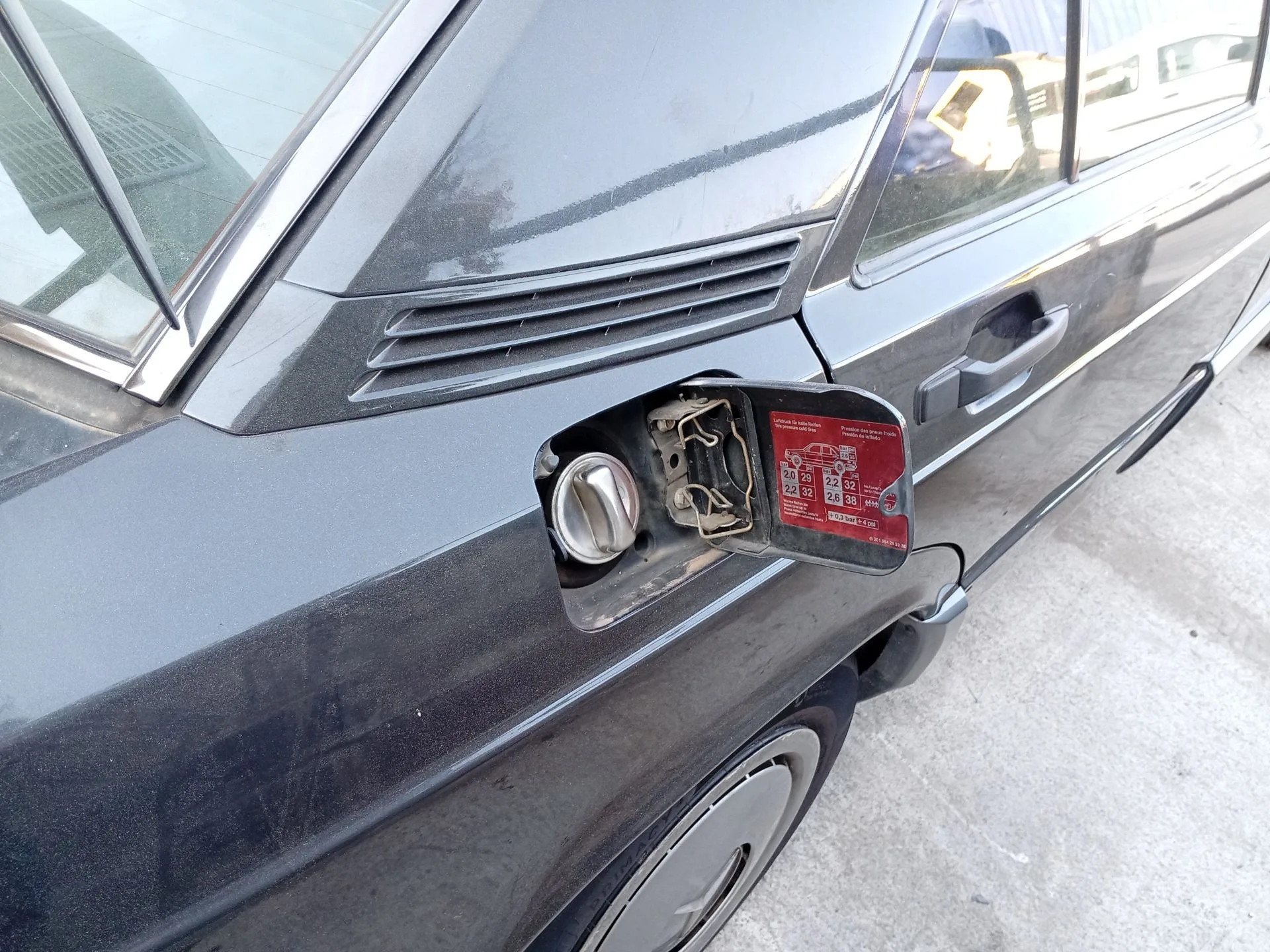 Deposito Combustible para Mercedes-Benz 190 (W201)