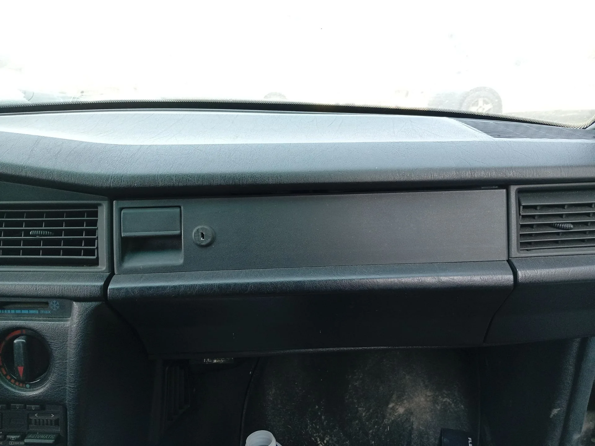 Guantera para Mercedes-Benz 190 (W201)