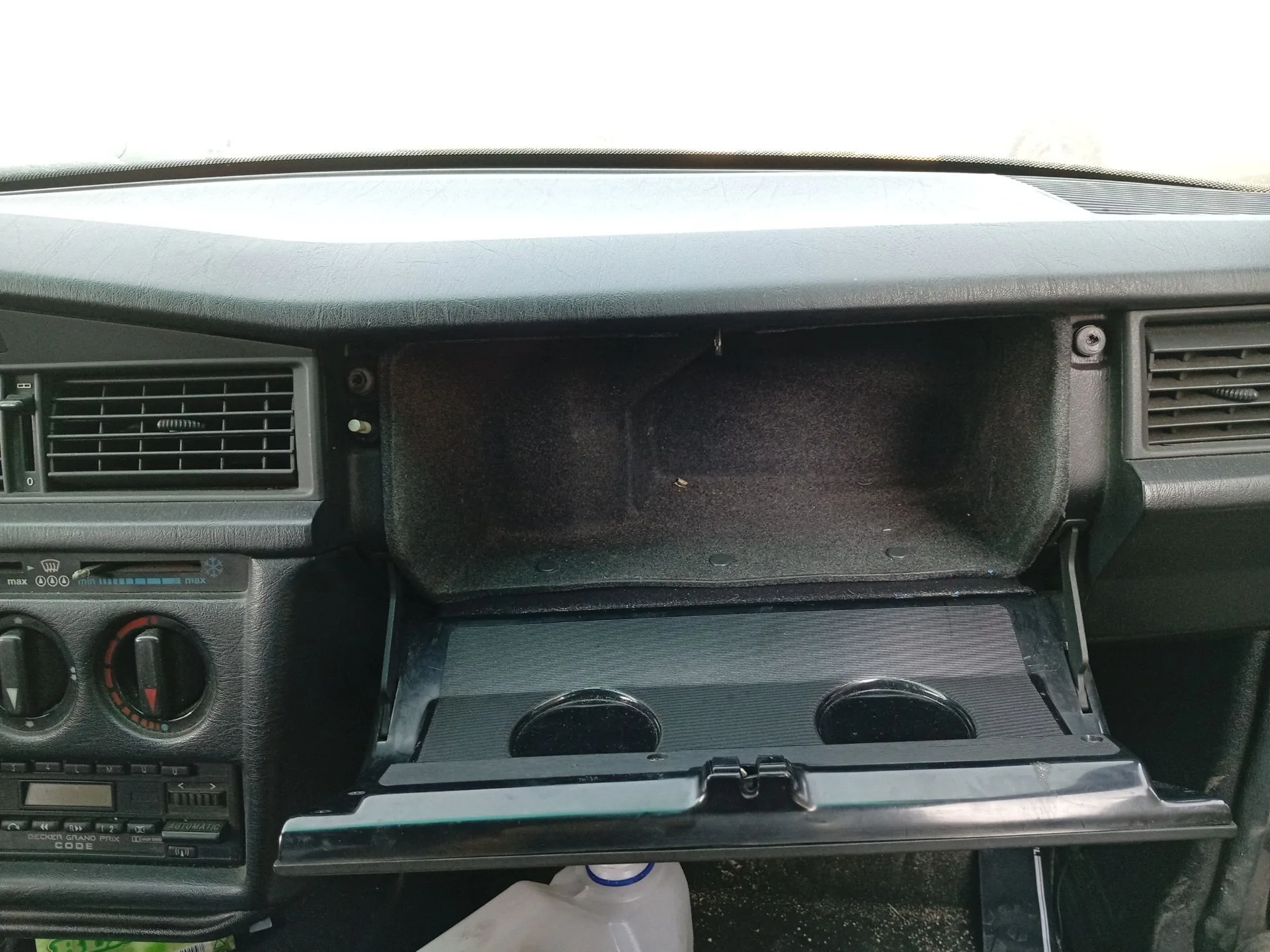 Guantera para Mercedes-Benz 190 (W201)