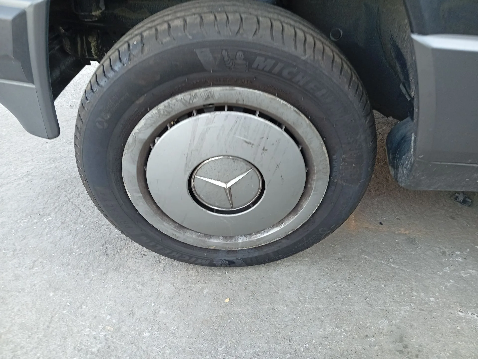 Mangueta Delantera Izquierda para Mercedes-Benz 190 (W201)