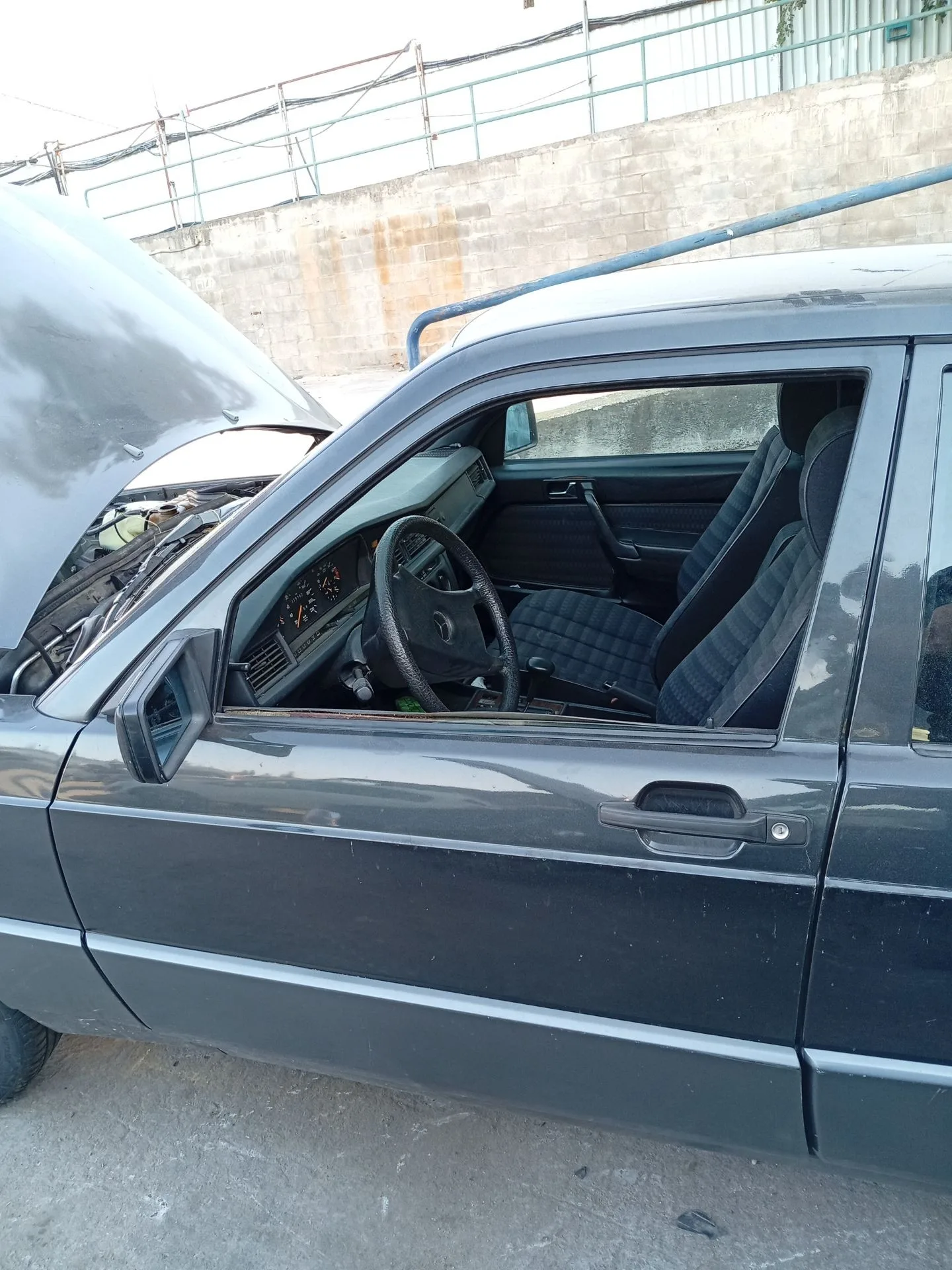 Puerta Delantera Izquierda para Mercedes-Benz 190 (W201)