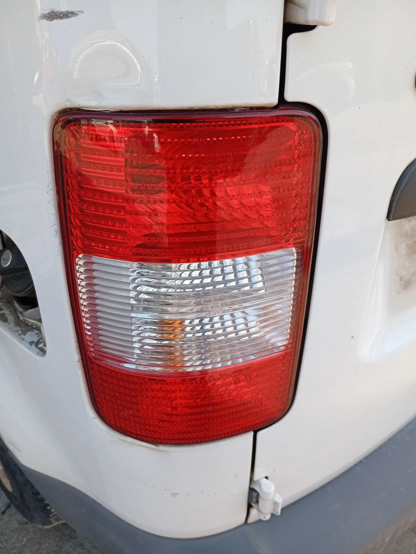 Piloto Trasero Izquierdo para Volkswagen Caddy Iii Furgoneta/Monovolumen (2Ka, 2Kh, 2Ca, 2Ch)