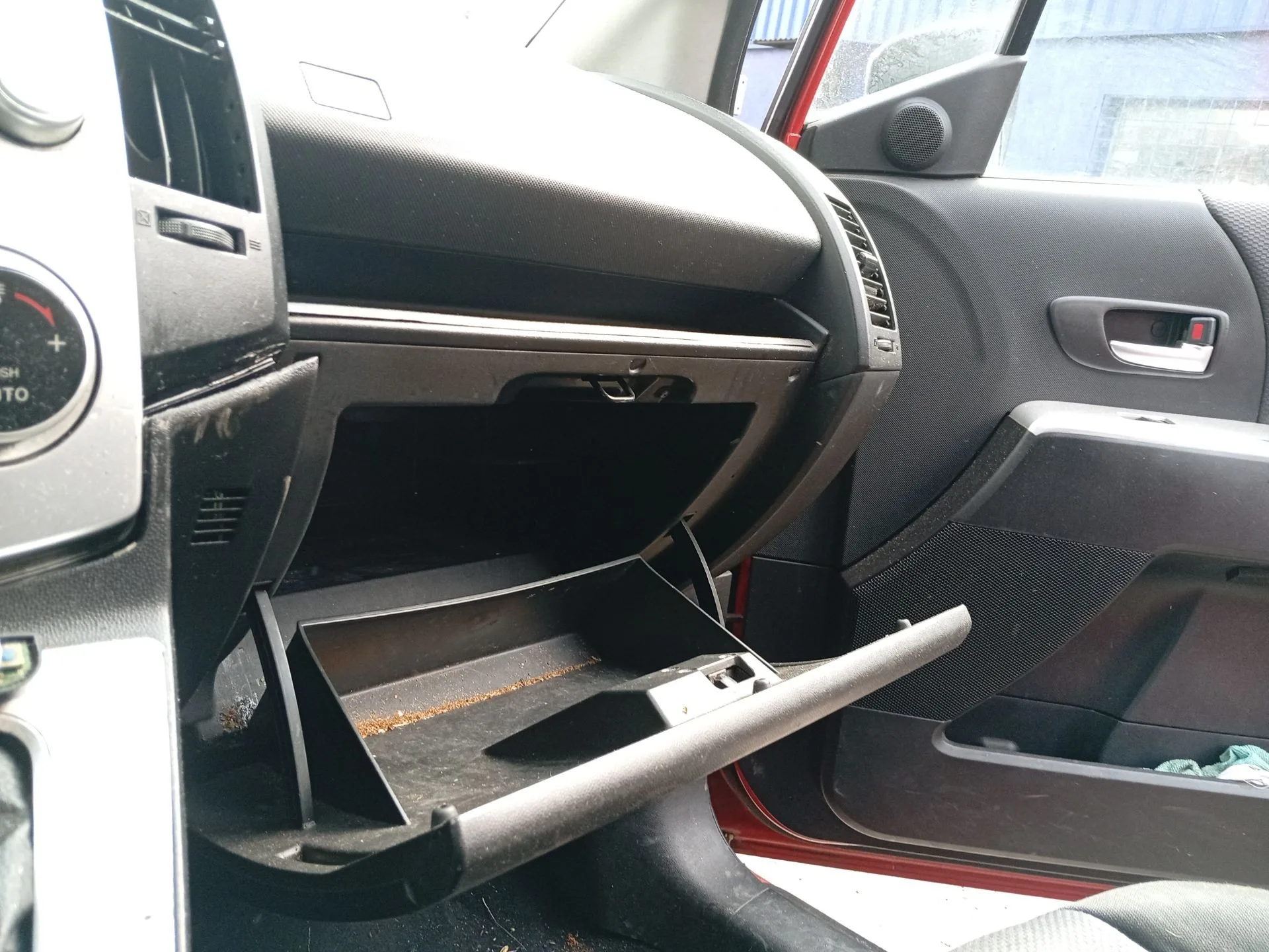 Guantera para Mazda 5 (Cr)