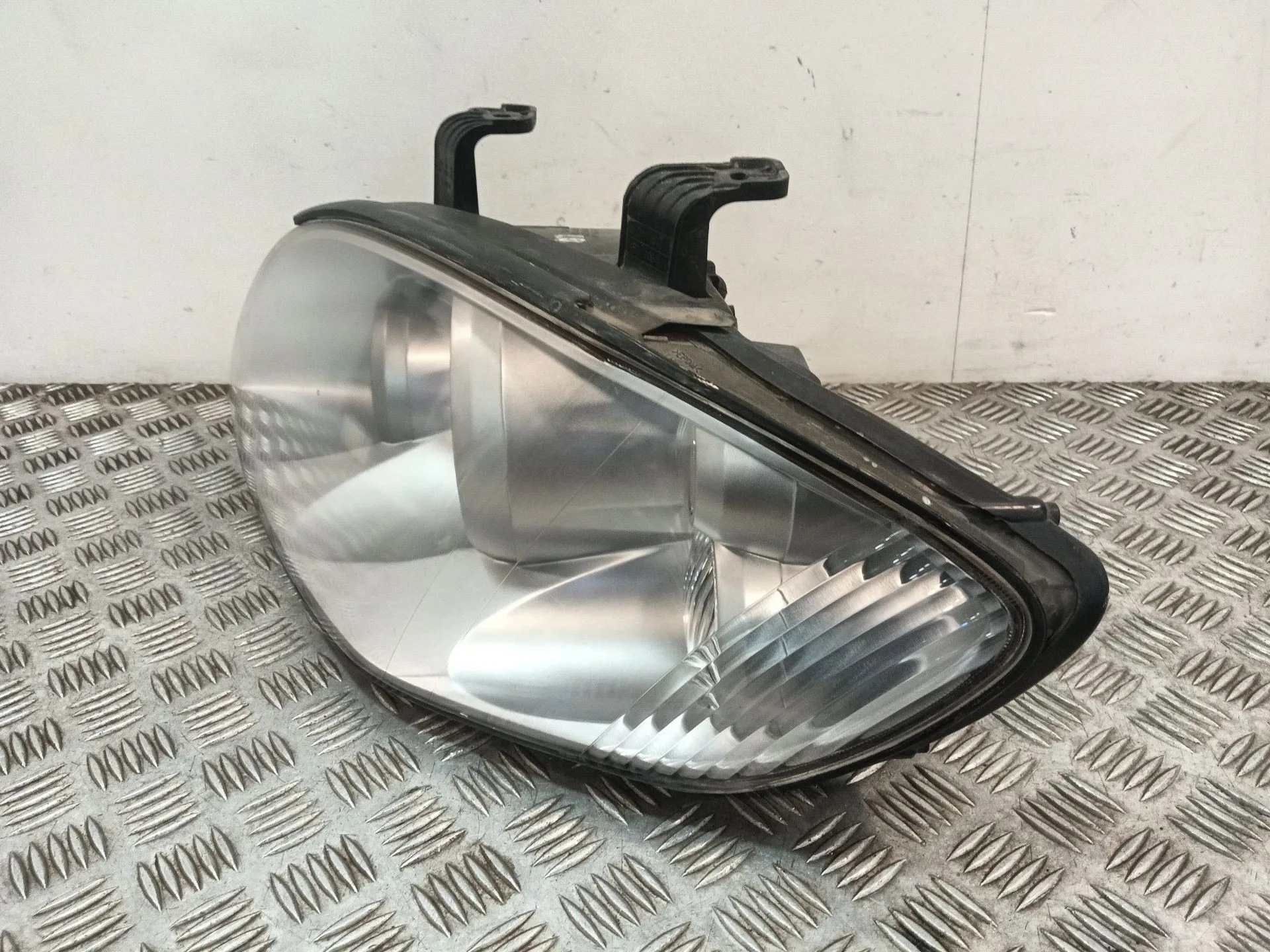 Faro Izquierdo para Ssangyong Rodius I
