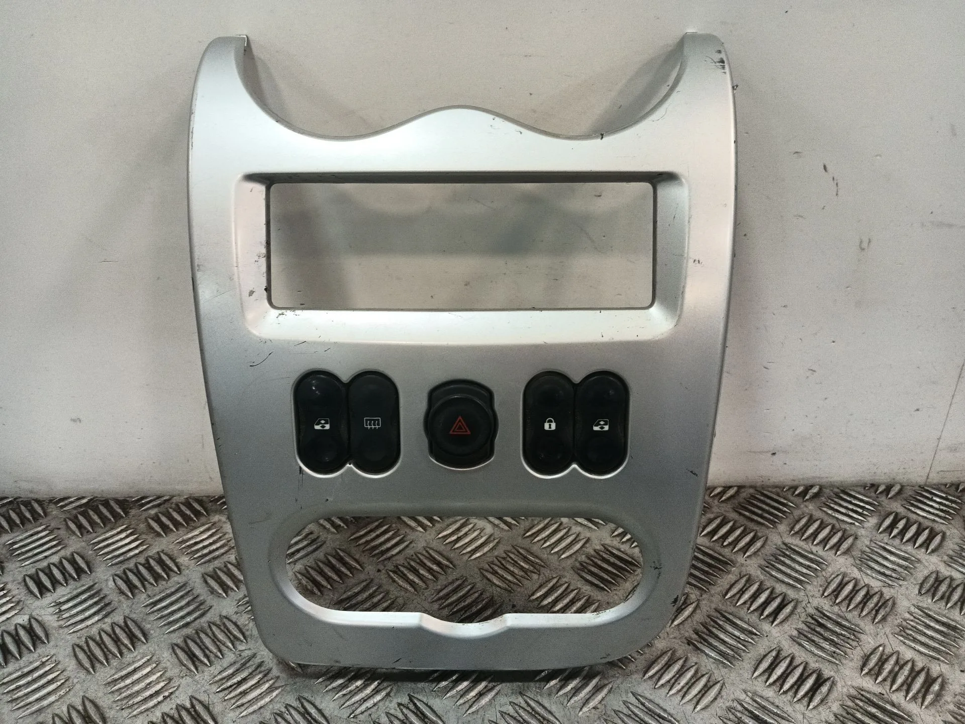 Moldura para Dacia Logan