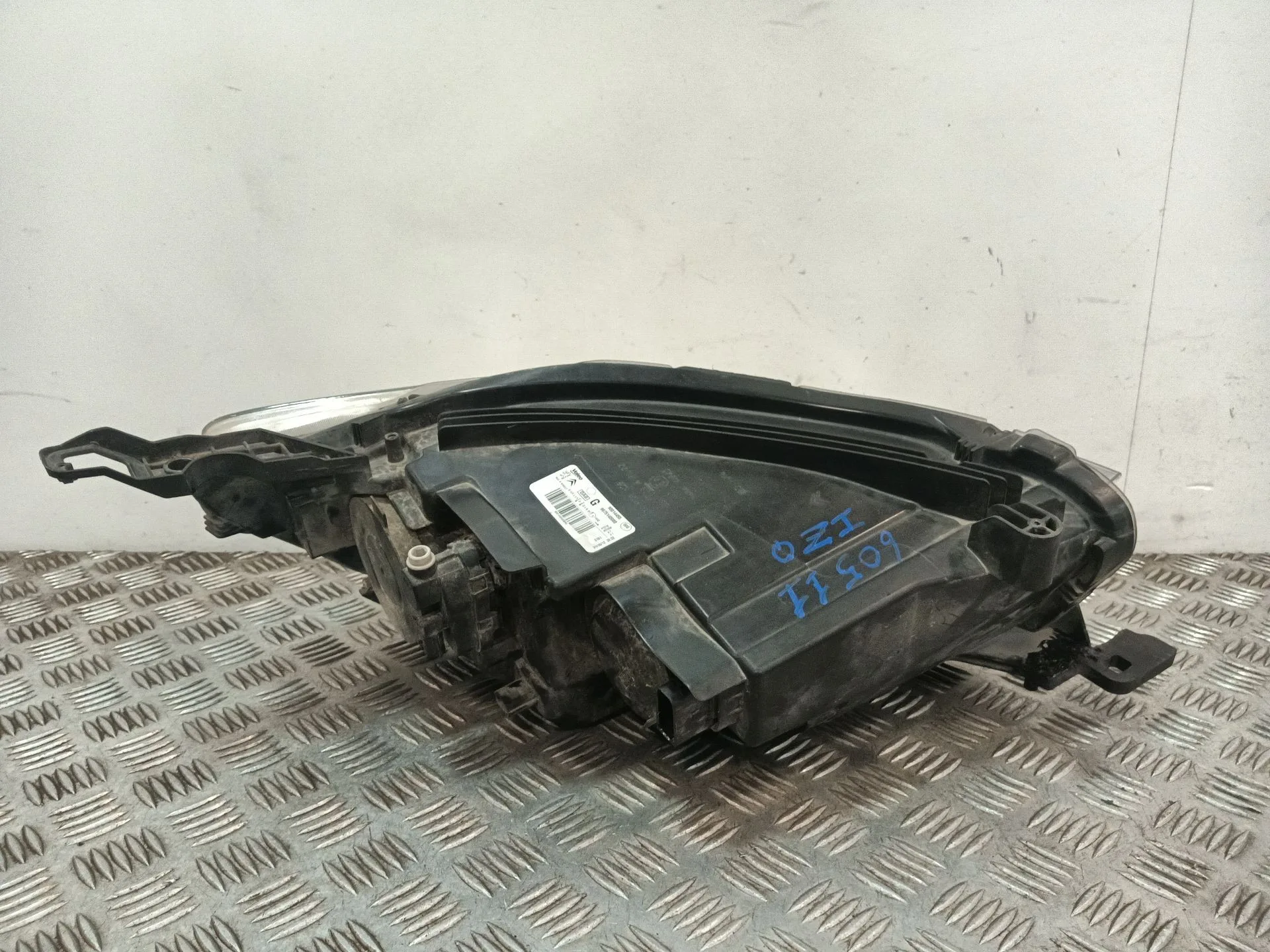 Faro Izquierdo para Citroën C-Elysee (Dd_)