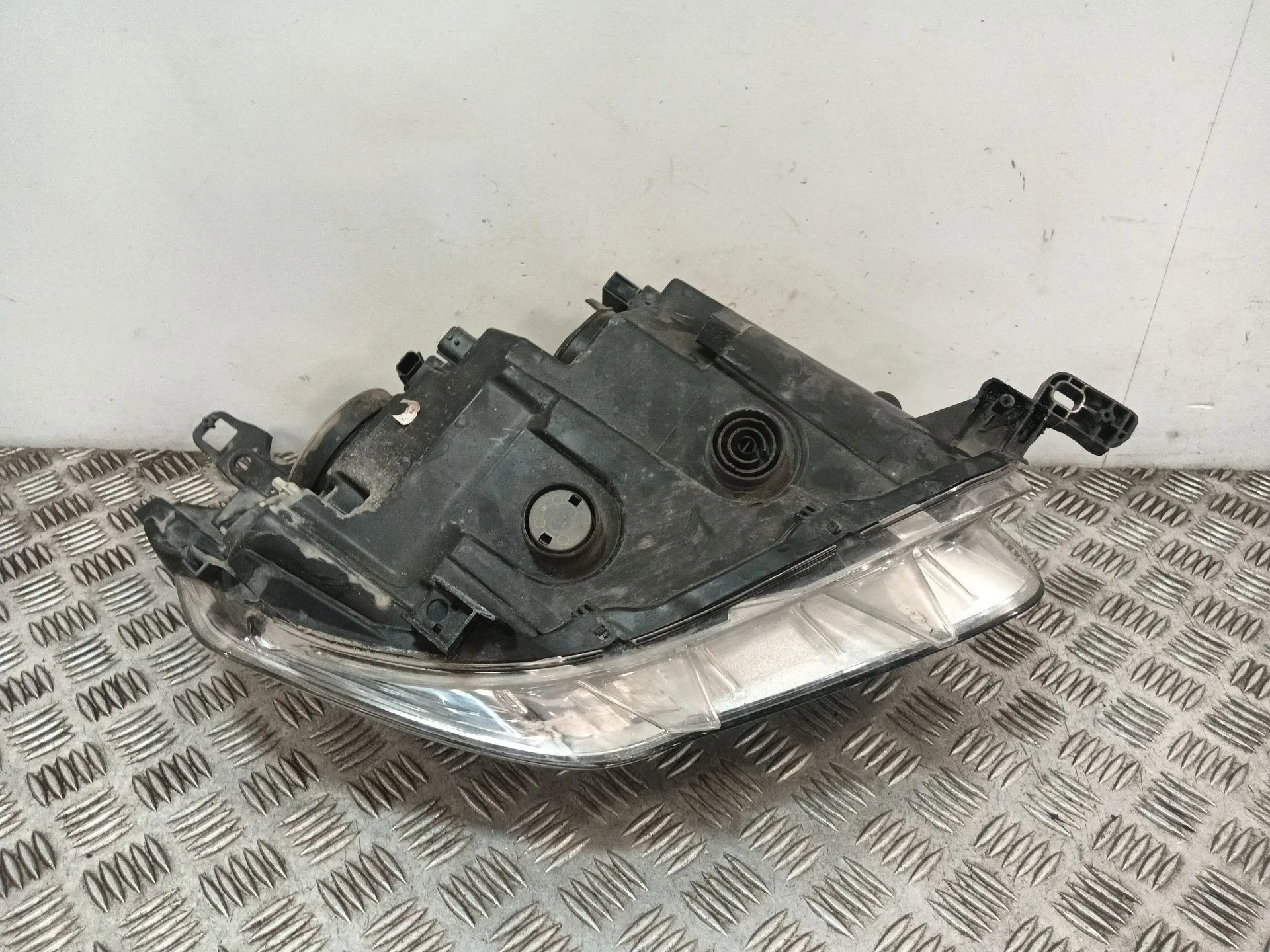 Faro Izquierdo para Citroën C-Elysee (Dd_)