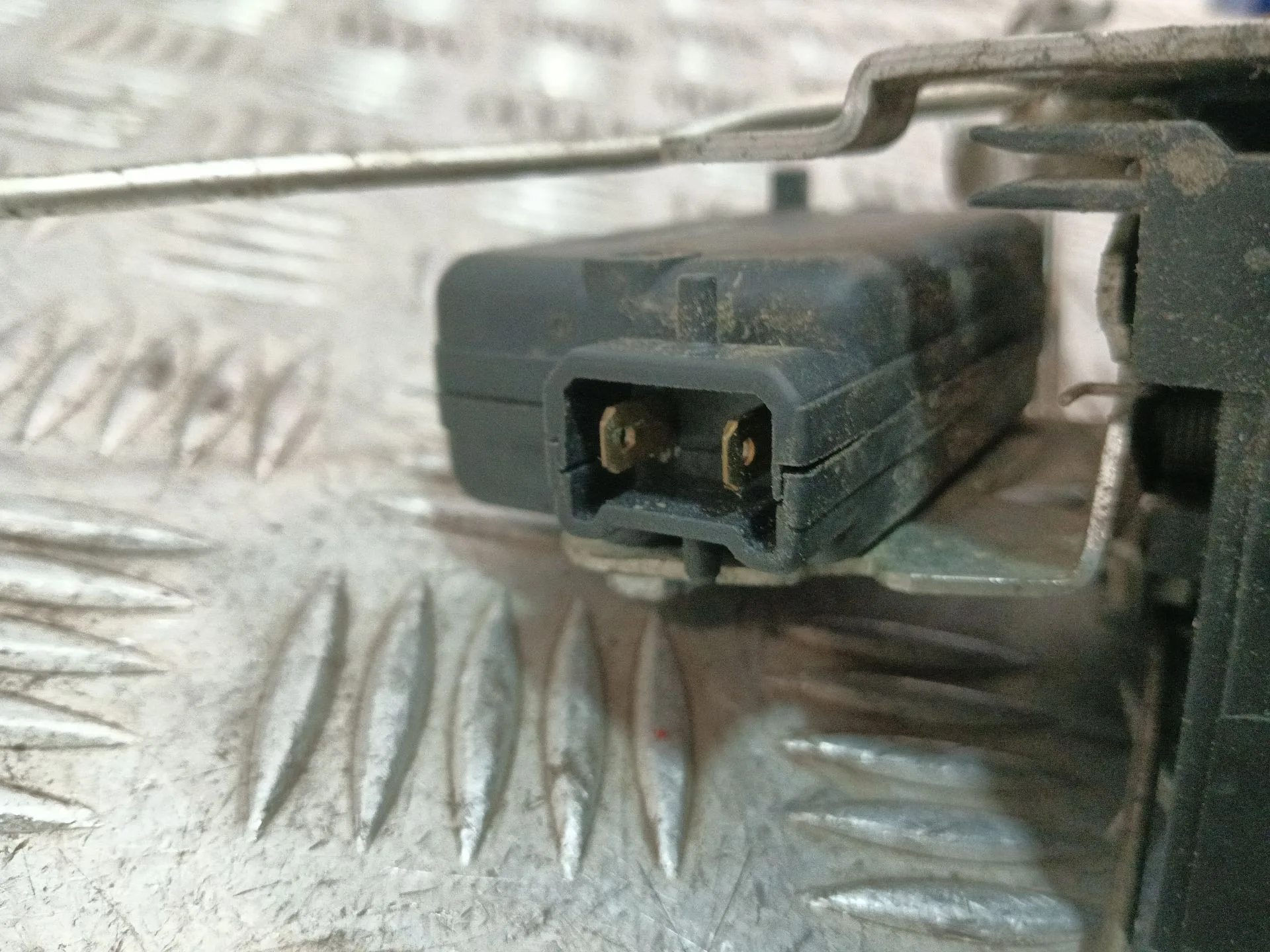 Cerradura Puerta Delantera Derecha para Dacia Logan