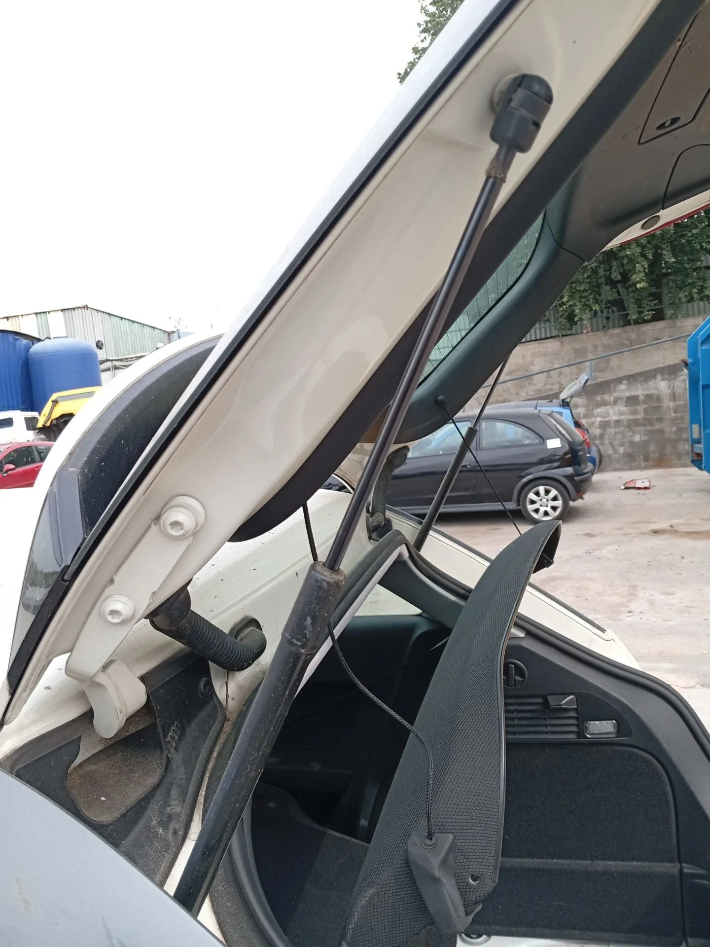 Amortiguadores Maletero / Porton para Audi A1 (8X1, 8Xk)