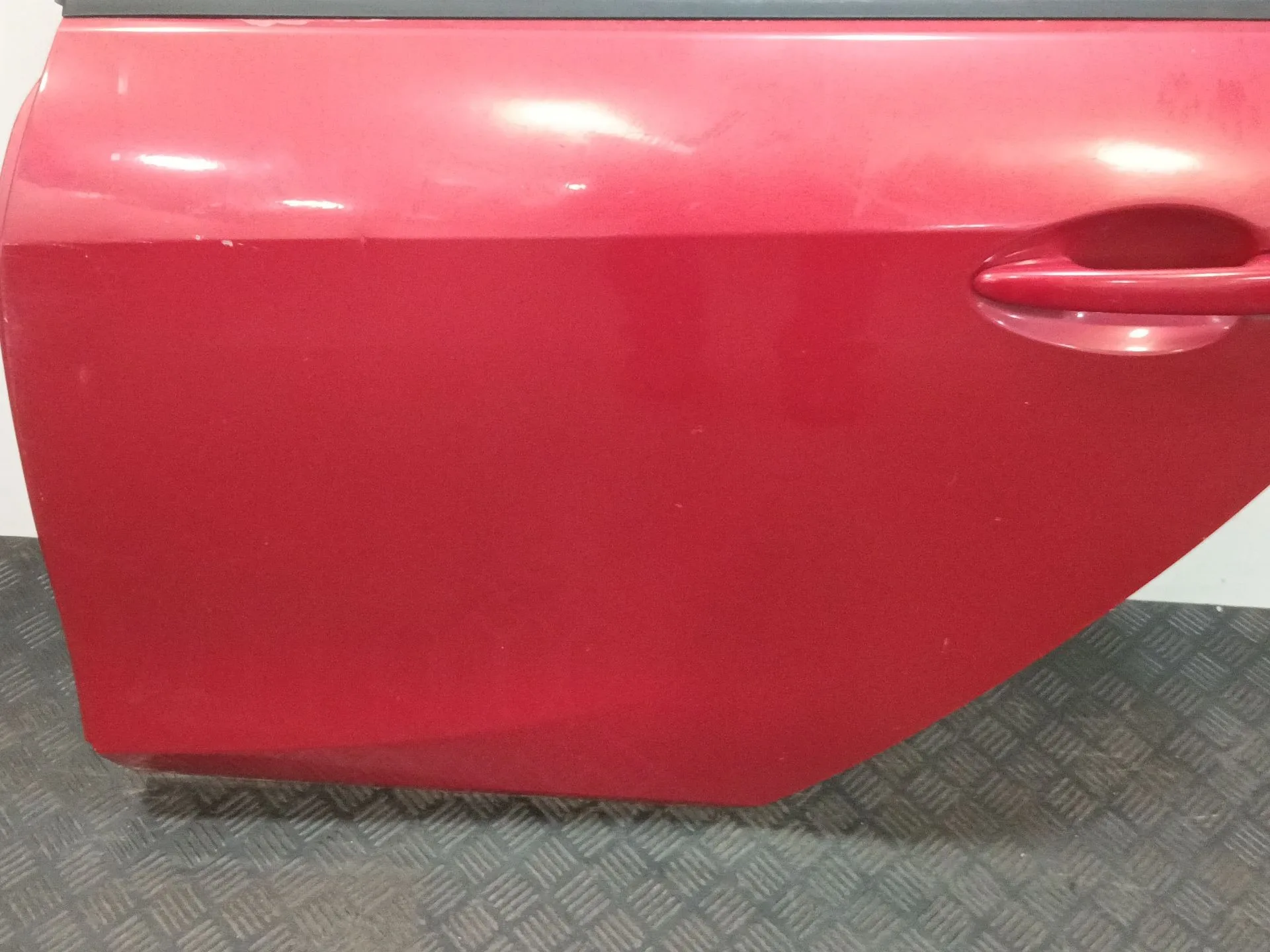 Puerta Trasera Izquierda para Mazda 3 Lim. (Bl)