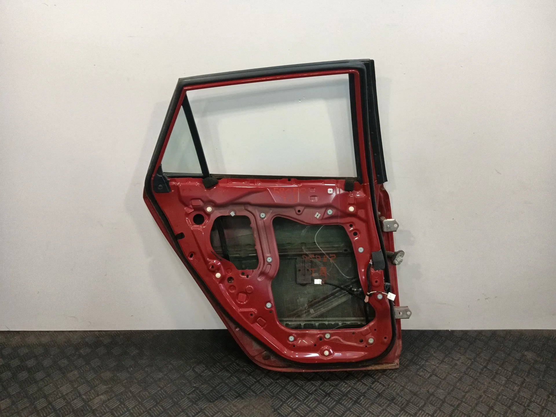 Puerta Trasera Izquierda para Mazda 3 Lim. (Bl)
