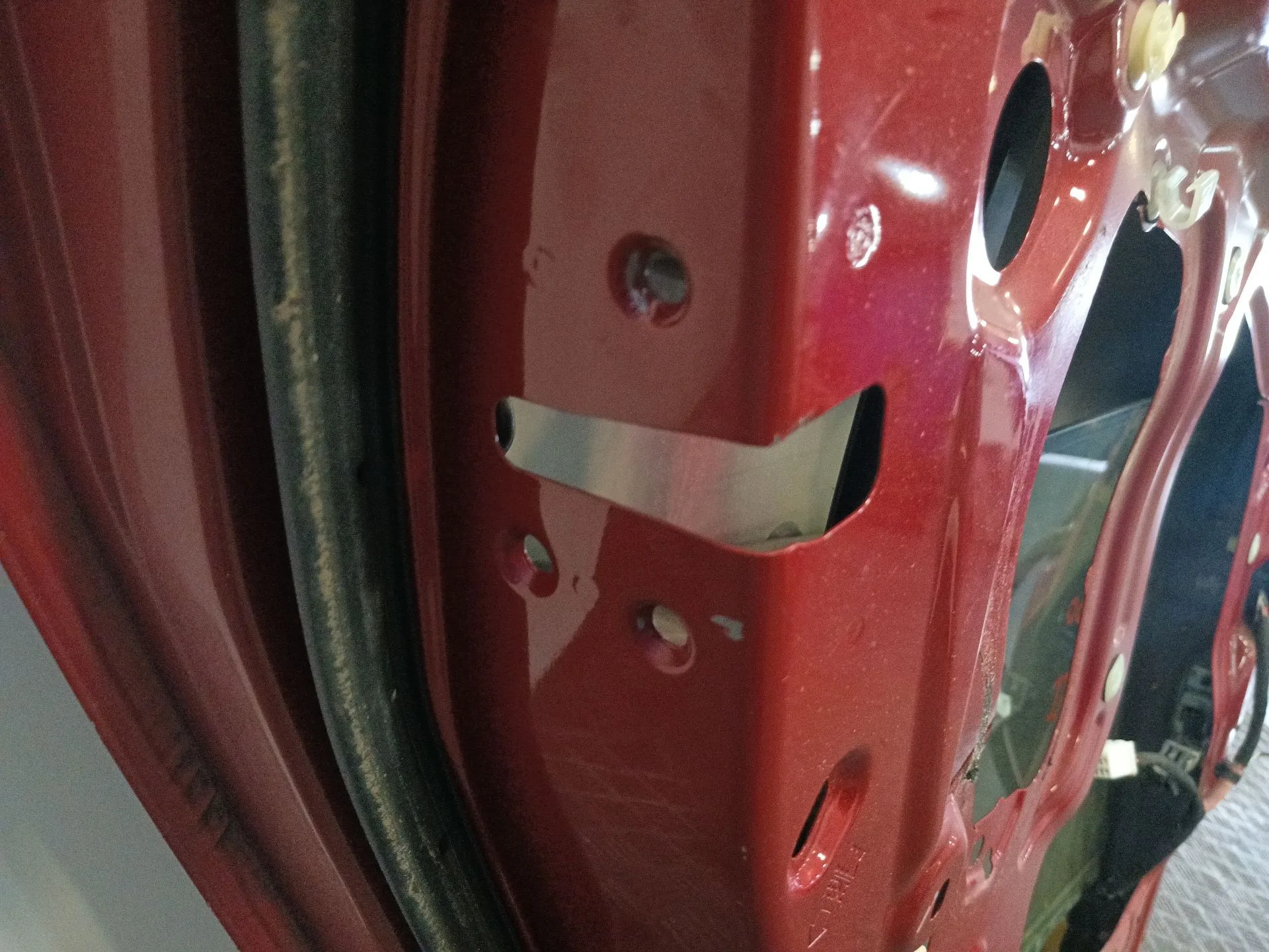 Puerta Trasera Izquierda para Mazda 3 Lim. (Bl)