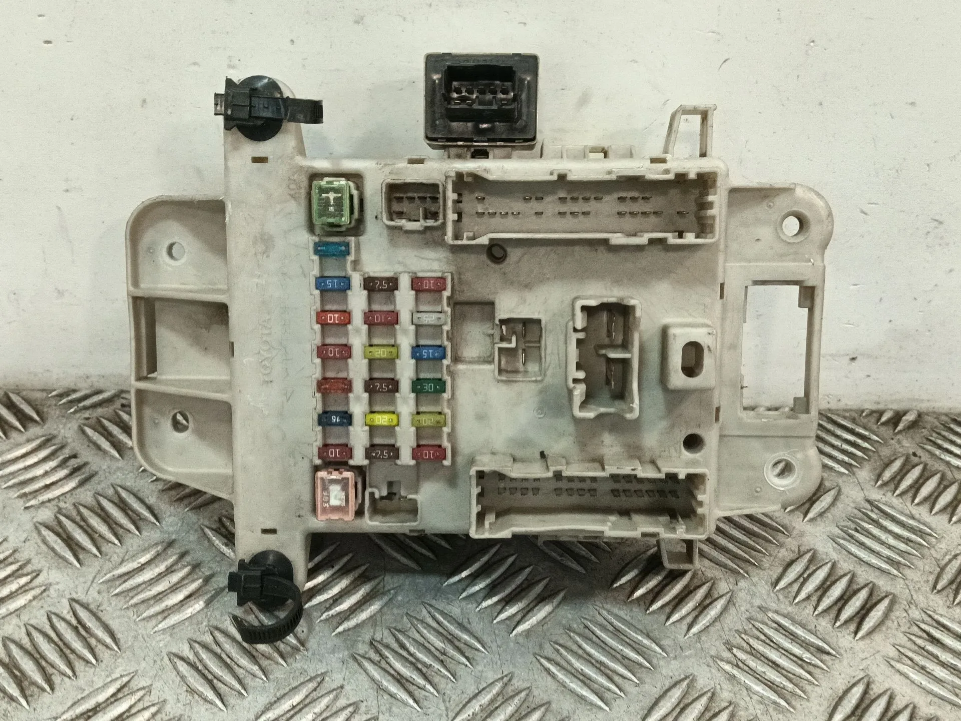 Caja Reles / Fusibles para Toyota Rav 4 (A2)