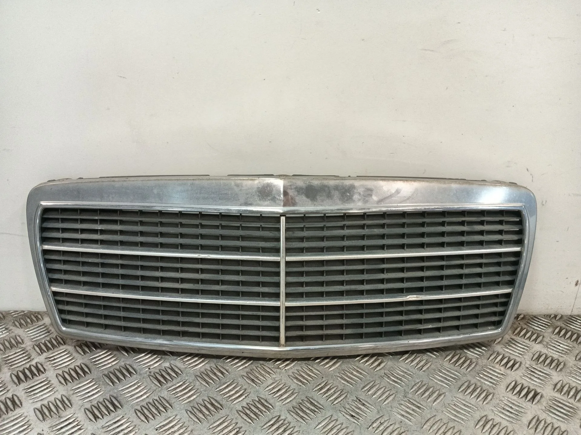 Rejilla Delantera para Mercedes-Benz Clase E (W210)