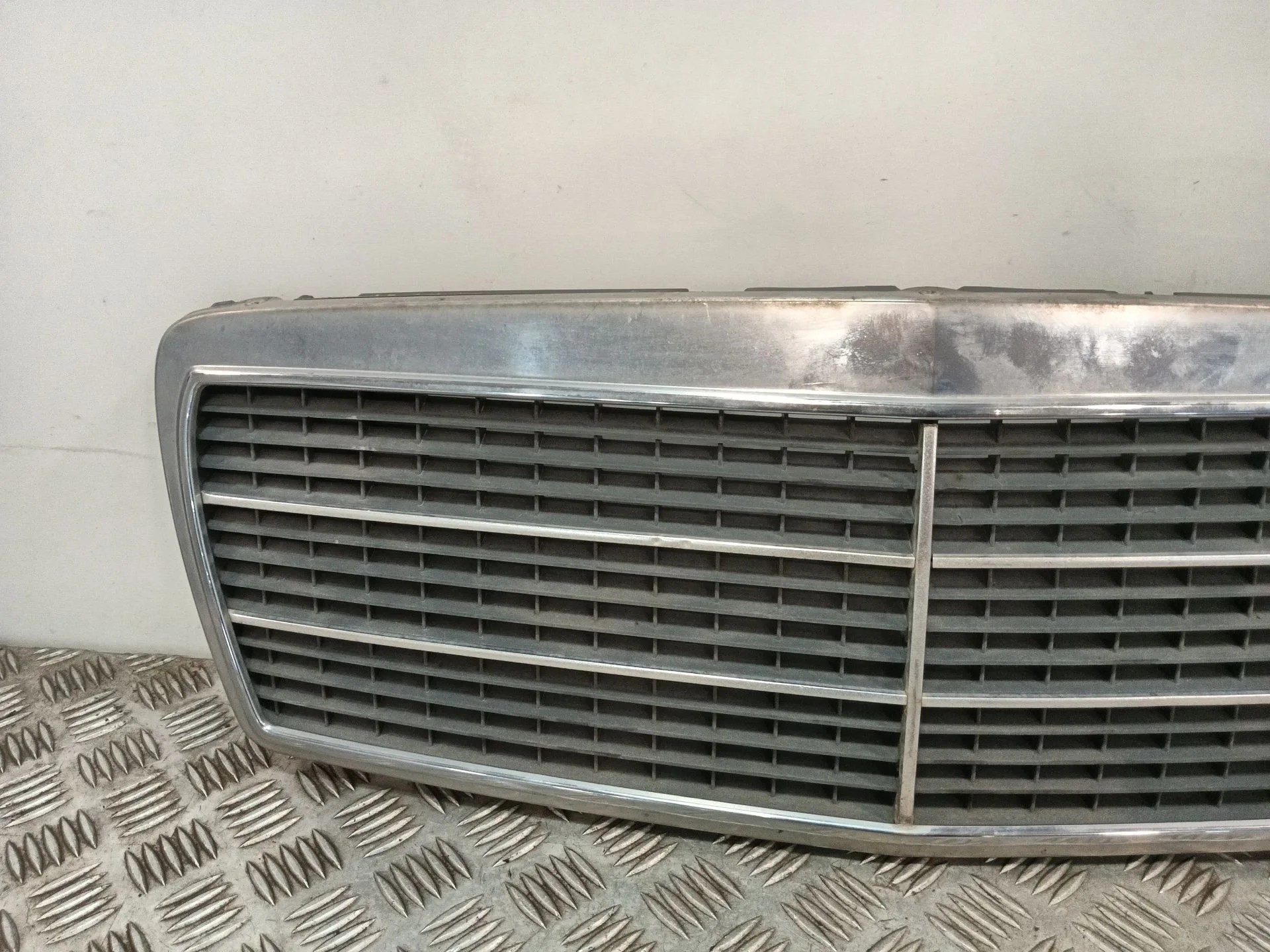 Rejilla Delantera para Mercedes-Benz Clase E (W210)