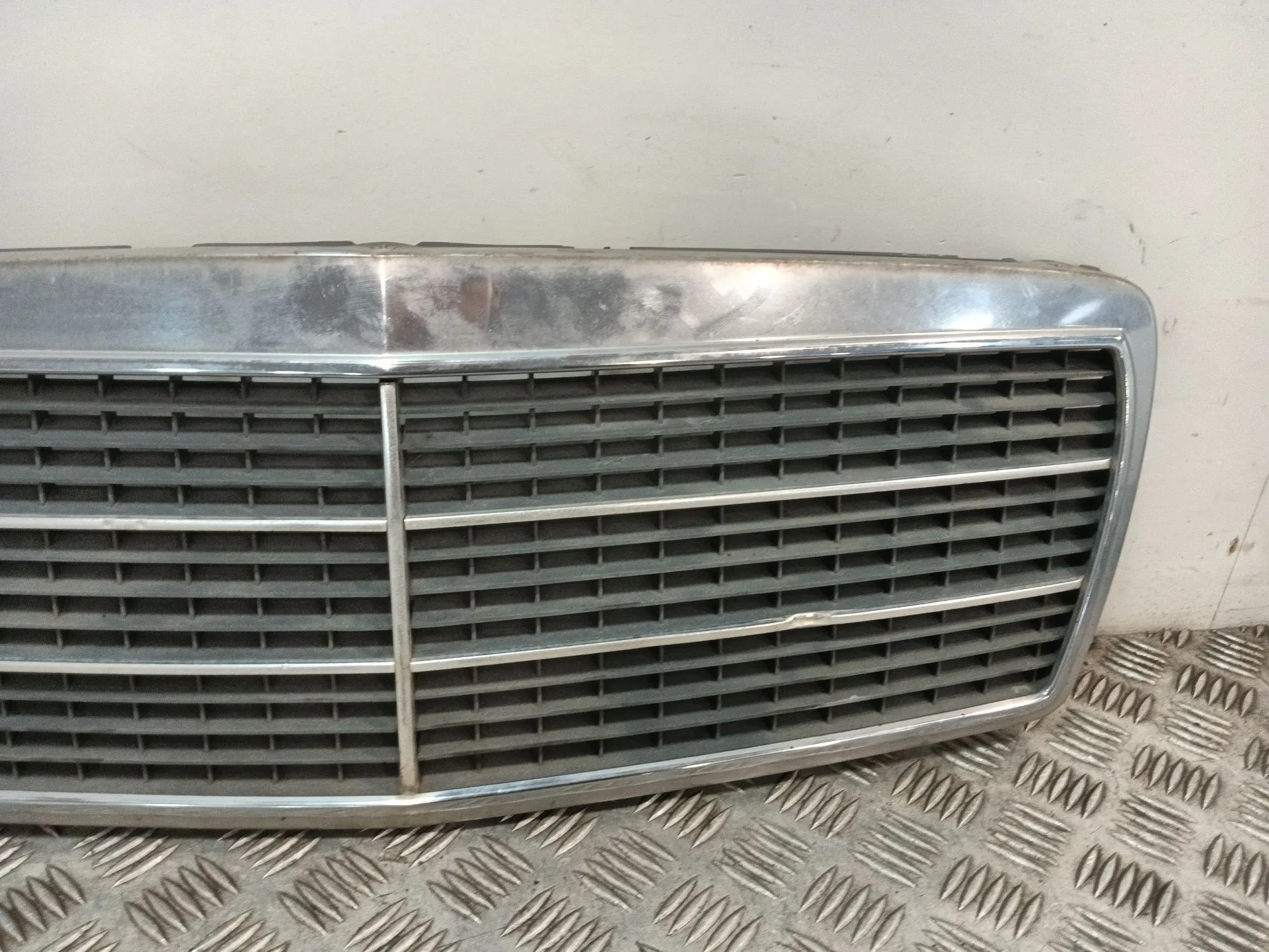 Rejilla Delantera para Mercedes-Benz Clase E (W210)