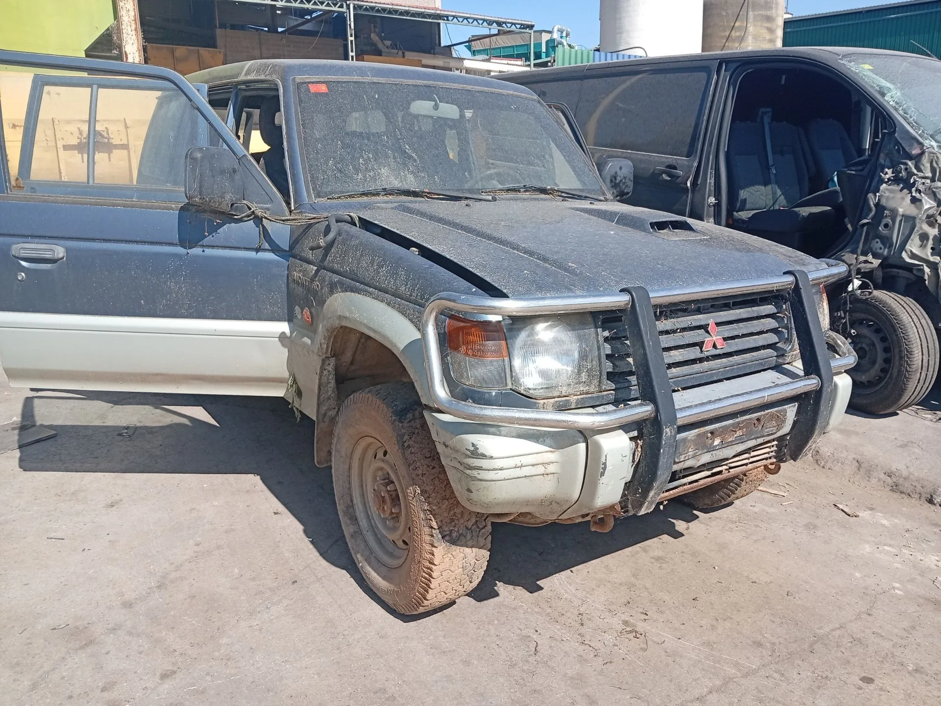 Amortiguador Delantero Derecho para Mitsubishi Montero (V3_W, V2_W, V4_W, V5_W)