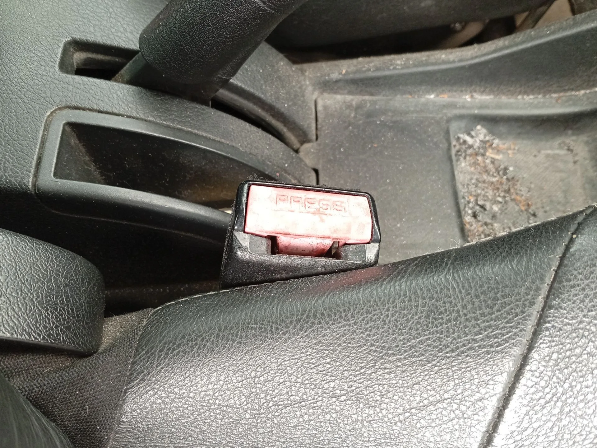 Enganche Cinturon Delantero Derecho para Peugeot 207/207+ (Wa_, Wc_)