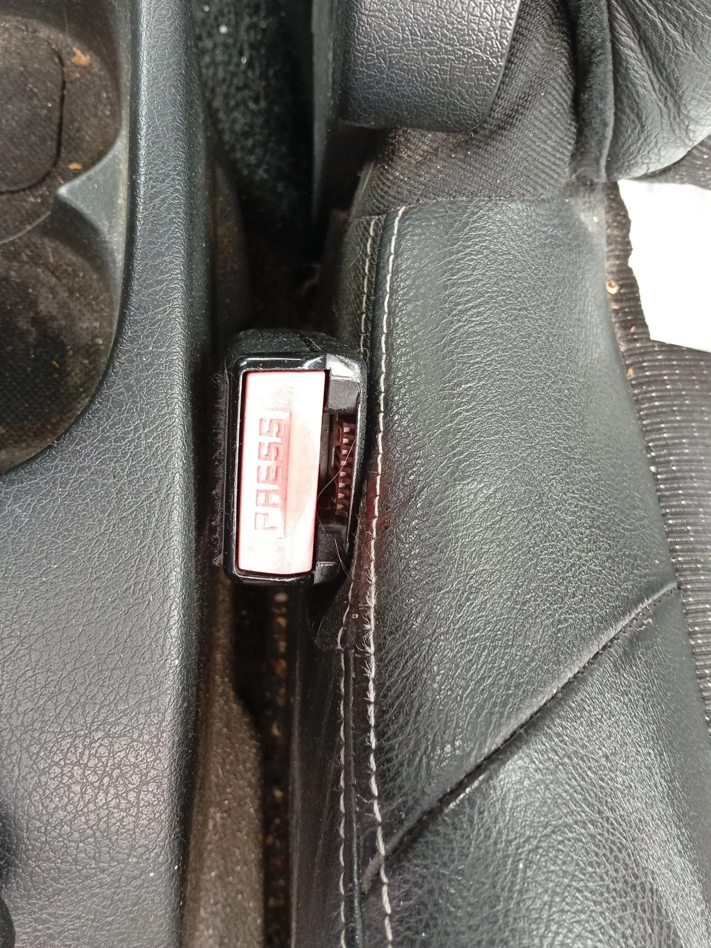 Enganche Cinturon Delantero Izquierdo para Peugeot 207/207+ (Wa_, Wc_)