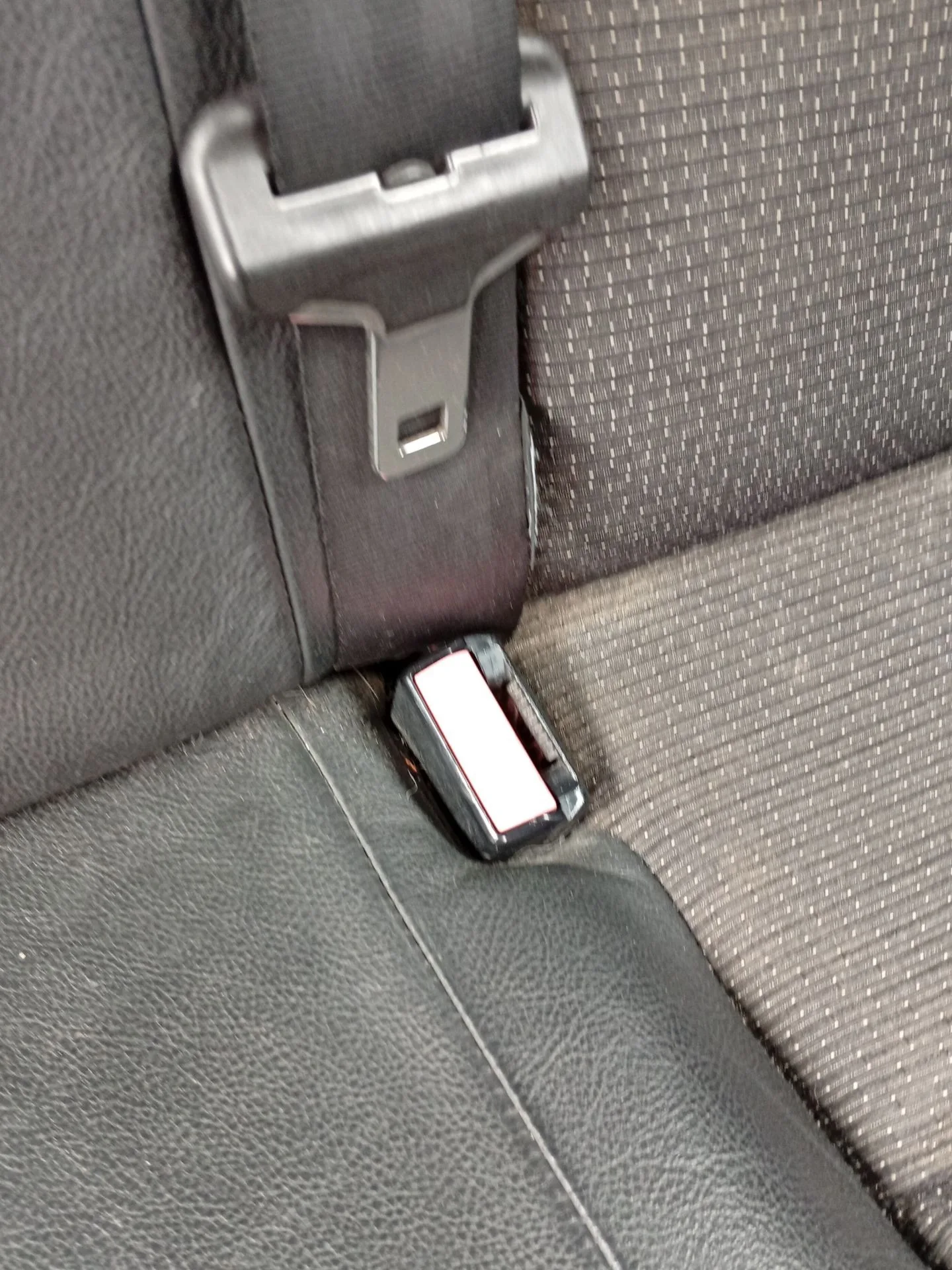 Enganche Cinturon Trasero Izquierdo para Peugeot 207/207+ (Wa_, Wc_)