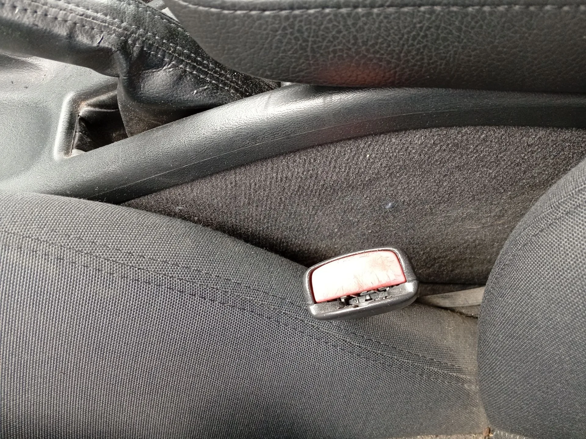 Enganche Cinturon Delantero Izquierdo para Saab 9-5 Station Wagon (Ys3E)