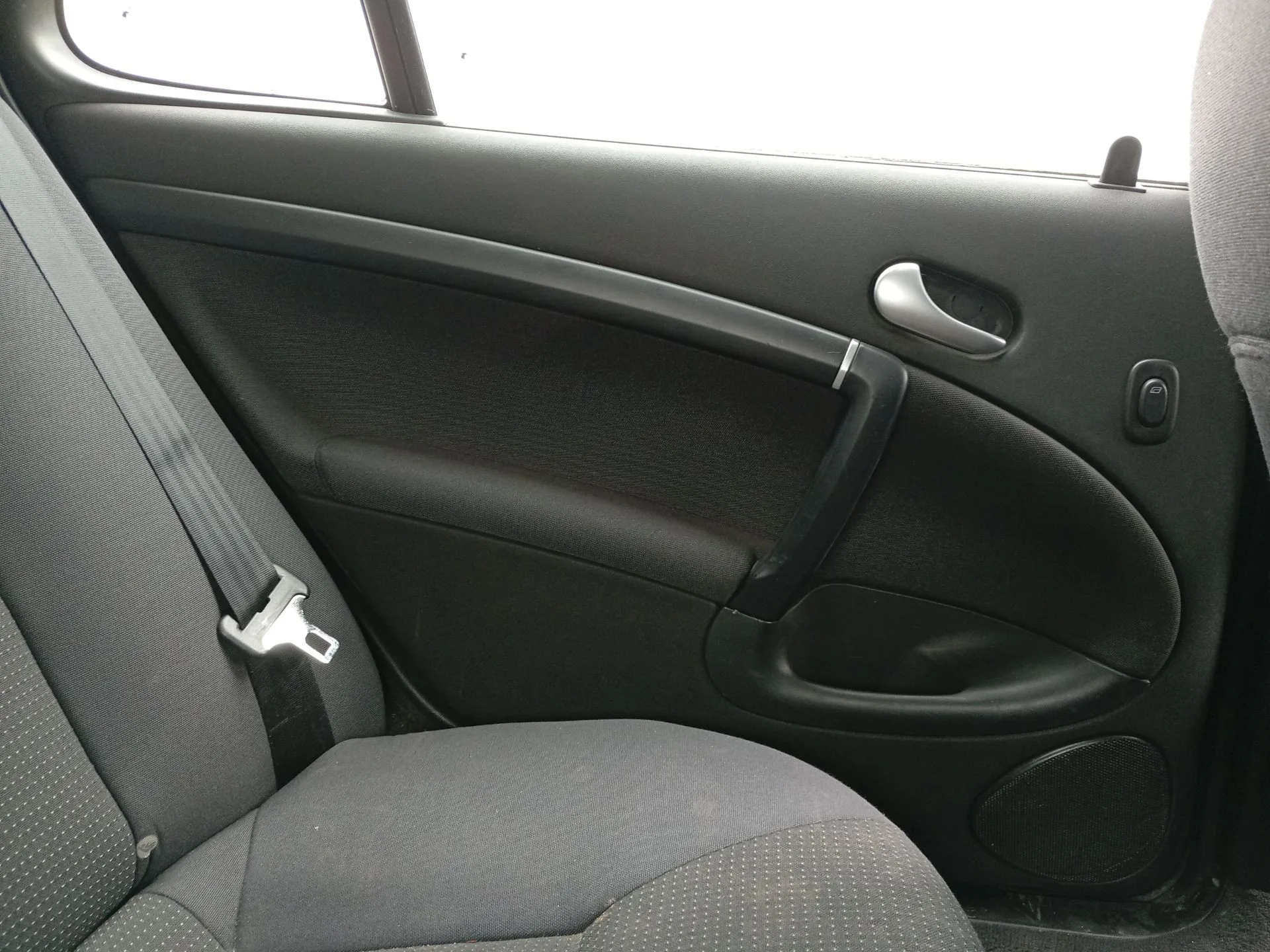 Guarnecido Puerta Trasera Izquierda para Saab 9-5 Station Wagon (Ys3E)