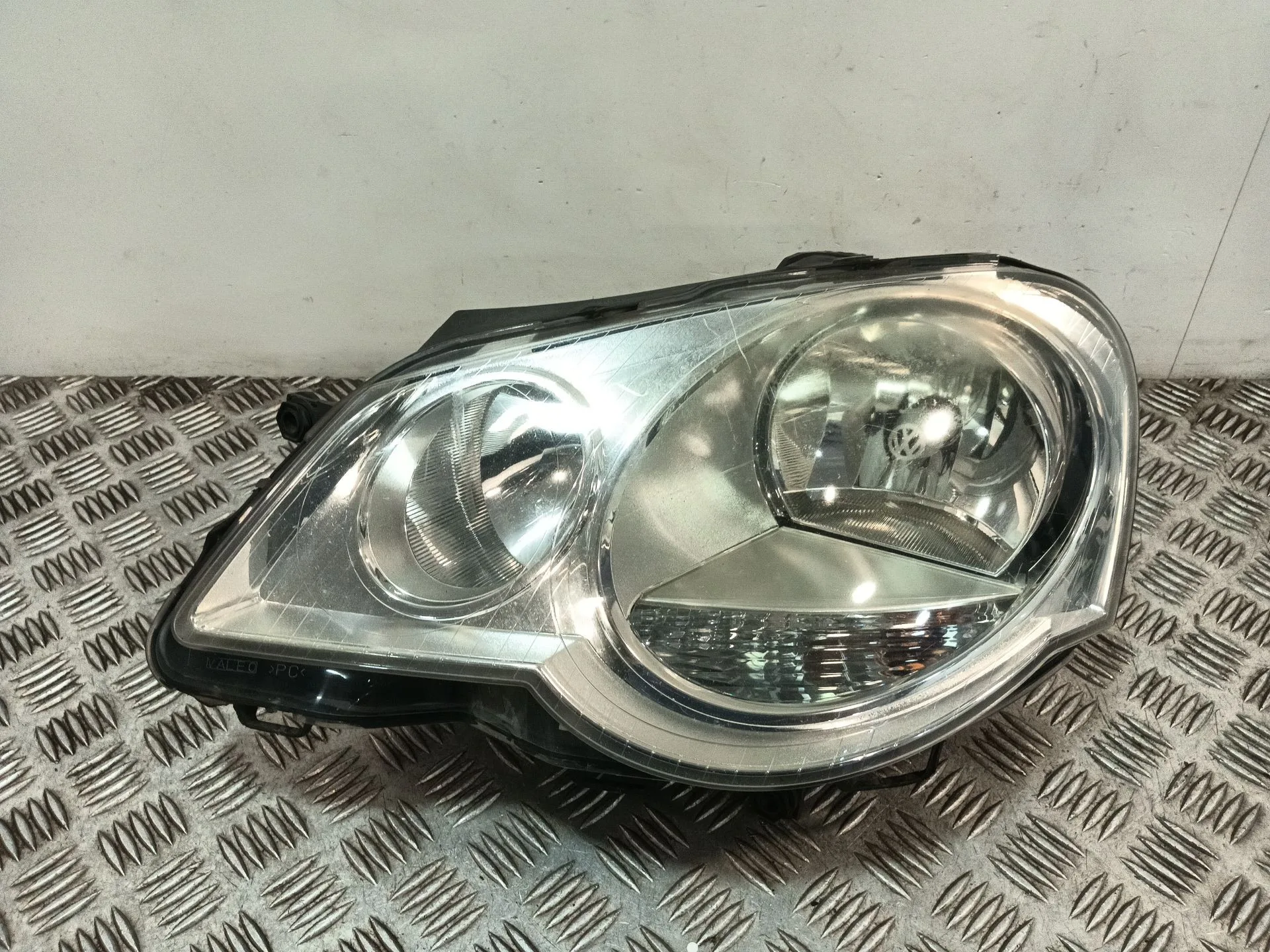 Faro Izquierdo para Volkswagen Polo Iv (9N_, 9A_)