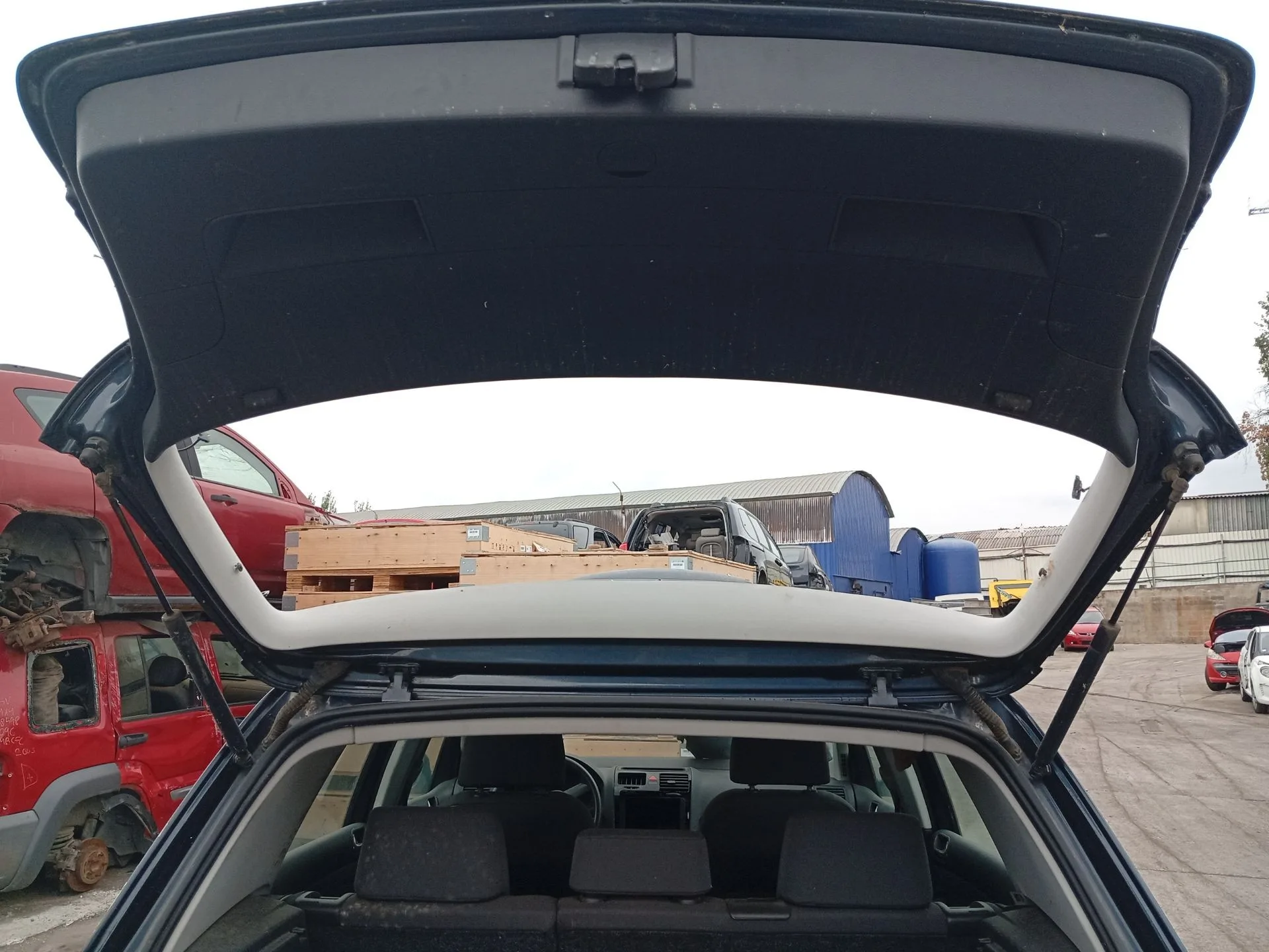 Amortiguadores Maletero / Porton para Volkswagen Golf V (1K1)