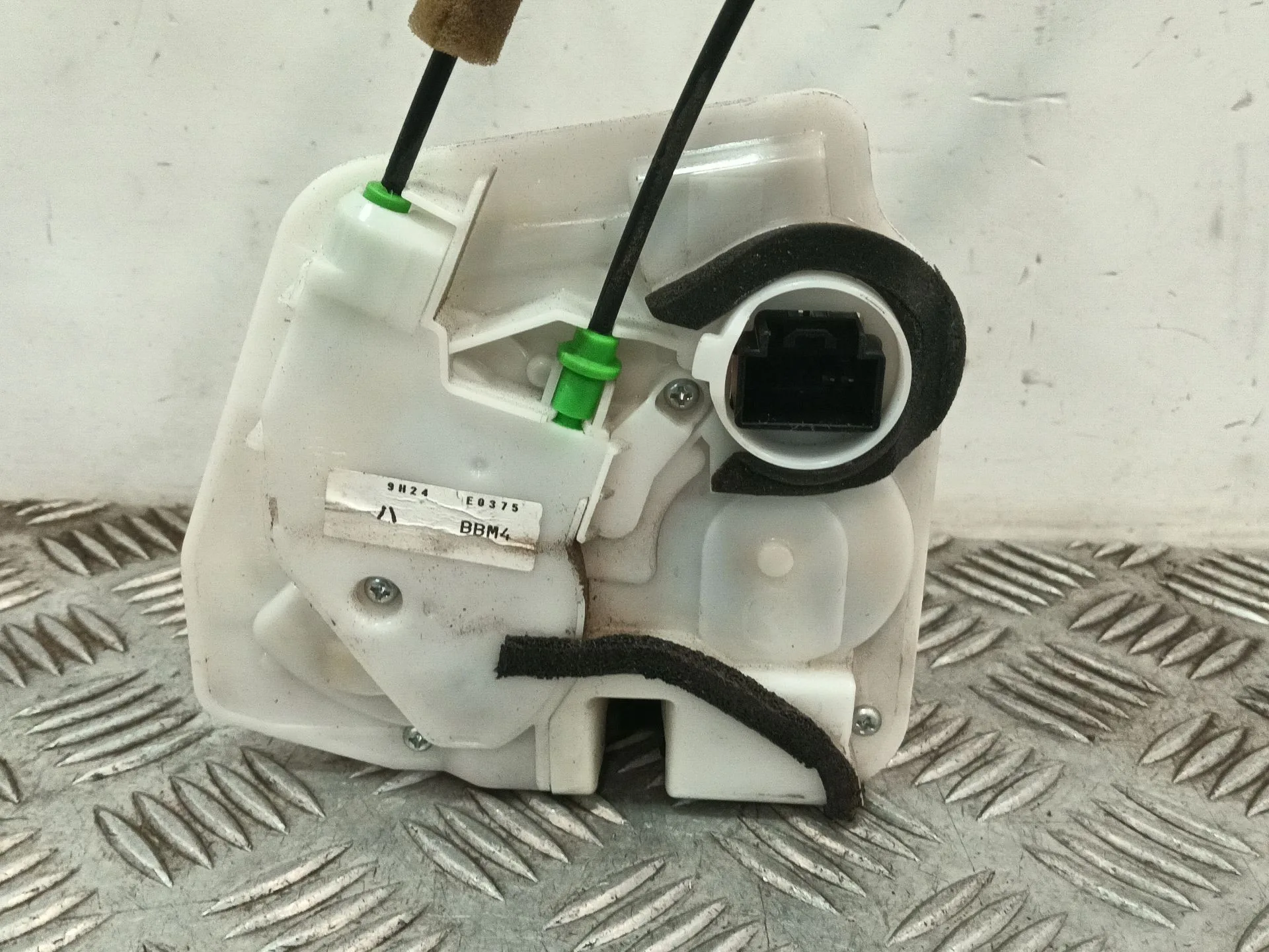 Cerradura Puerta Delantera Derecha para Mazda 3 Lim. (Bl)