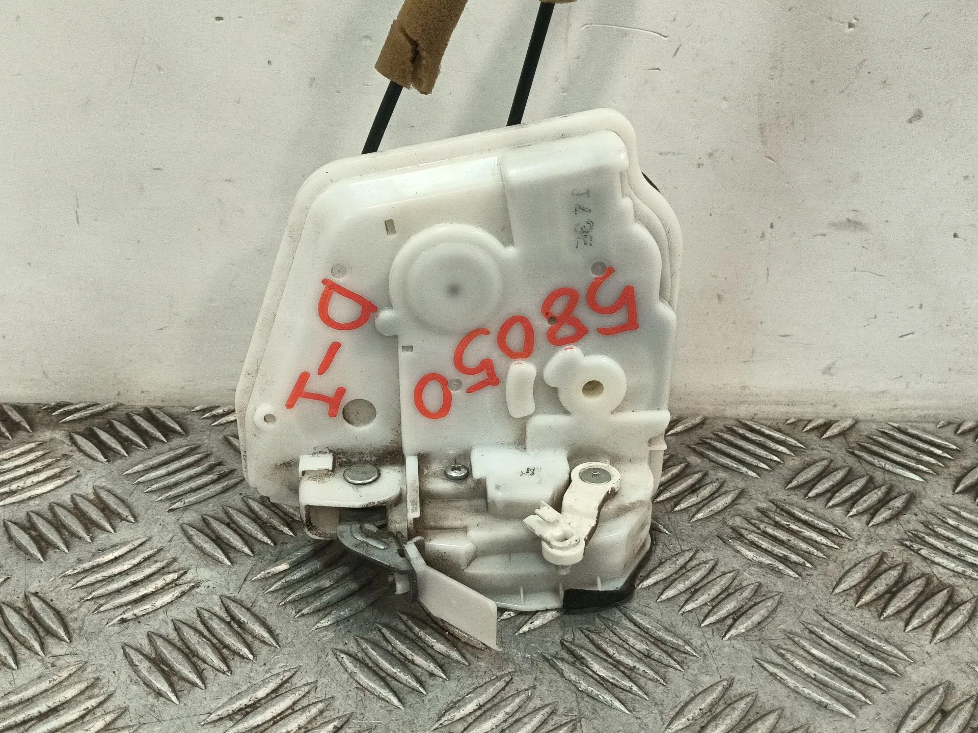 Cerradura Puerta Delantera Izquierda para Mazda 3 Lim. (Bl)