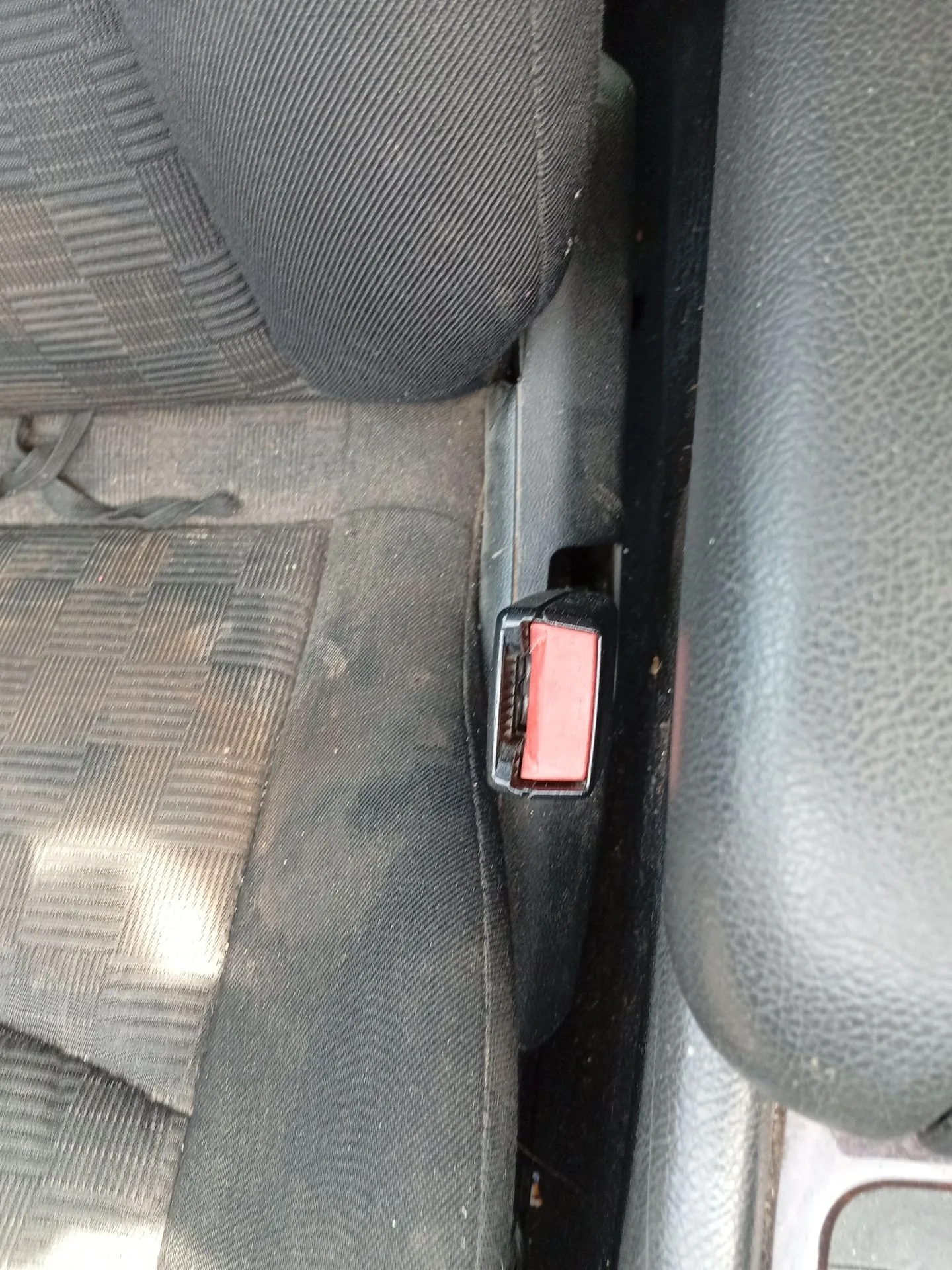 Enganche Cinturon Delantero Derecho para Mercedes-Benz Clase C (W203)