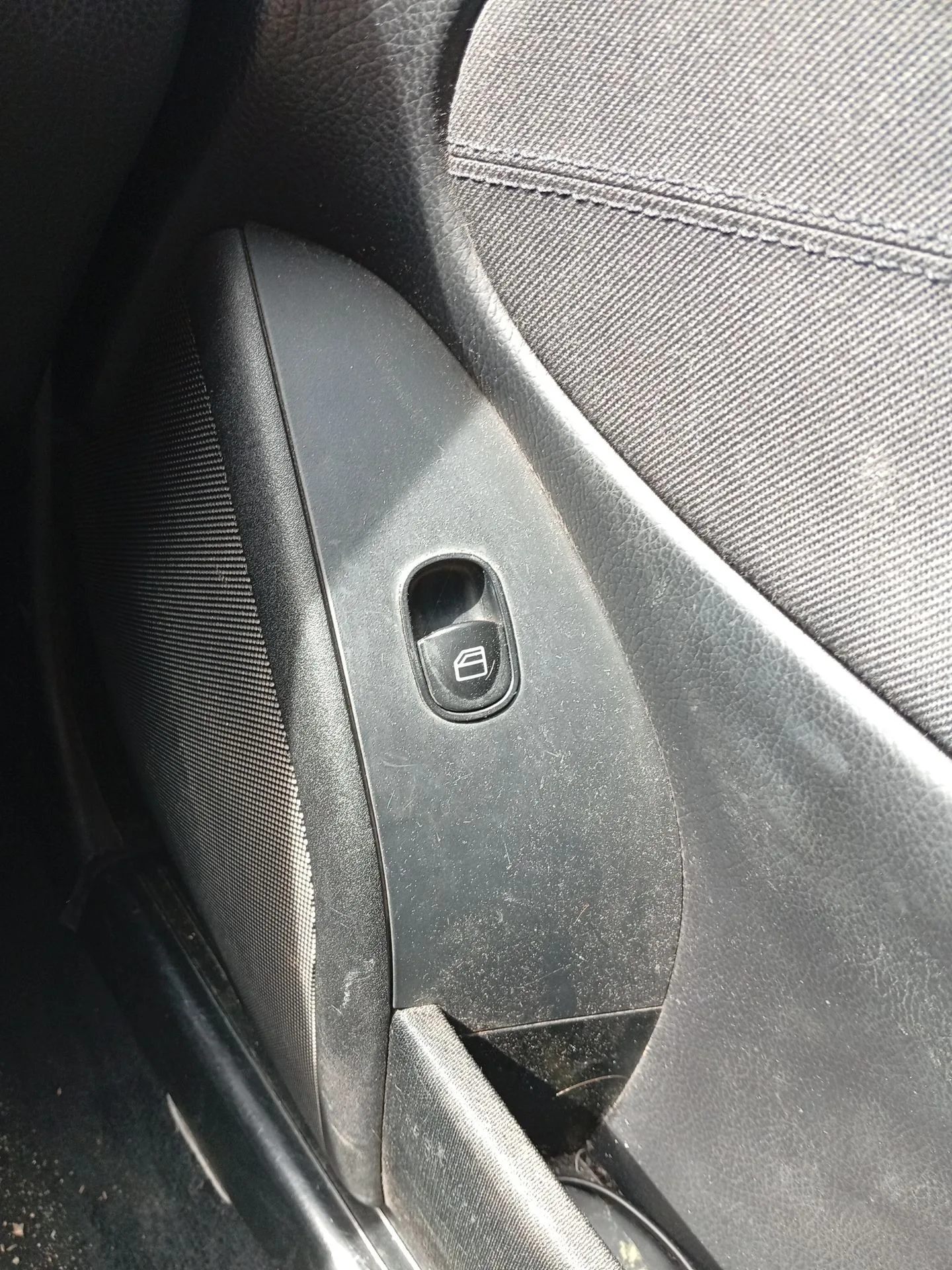 Mando Elevalunas Delantero Derecho para Mercedes-Benz Clase C (W203)