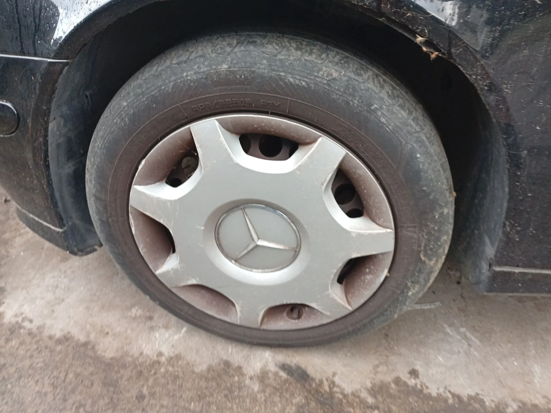 Mangueta Delantera Izquierda para Mercedes-Benz Clase C (W203)