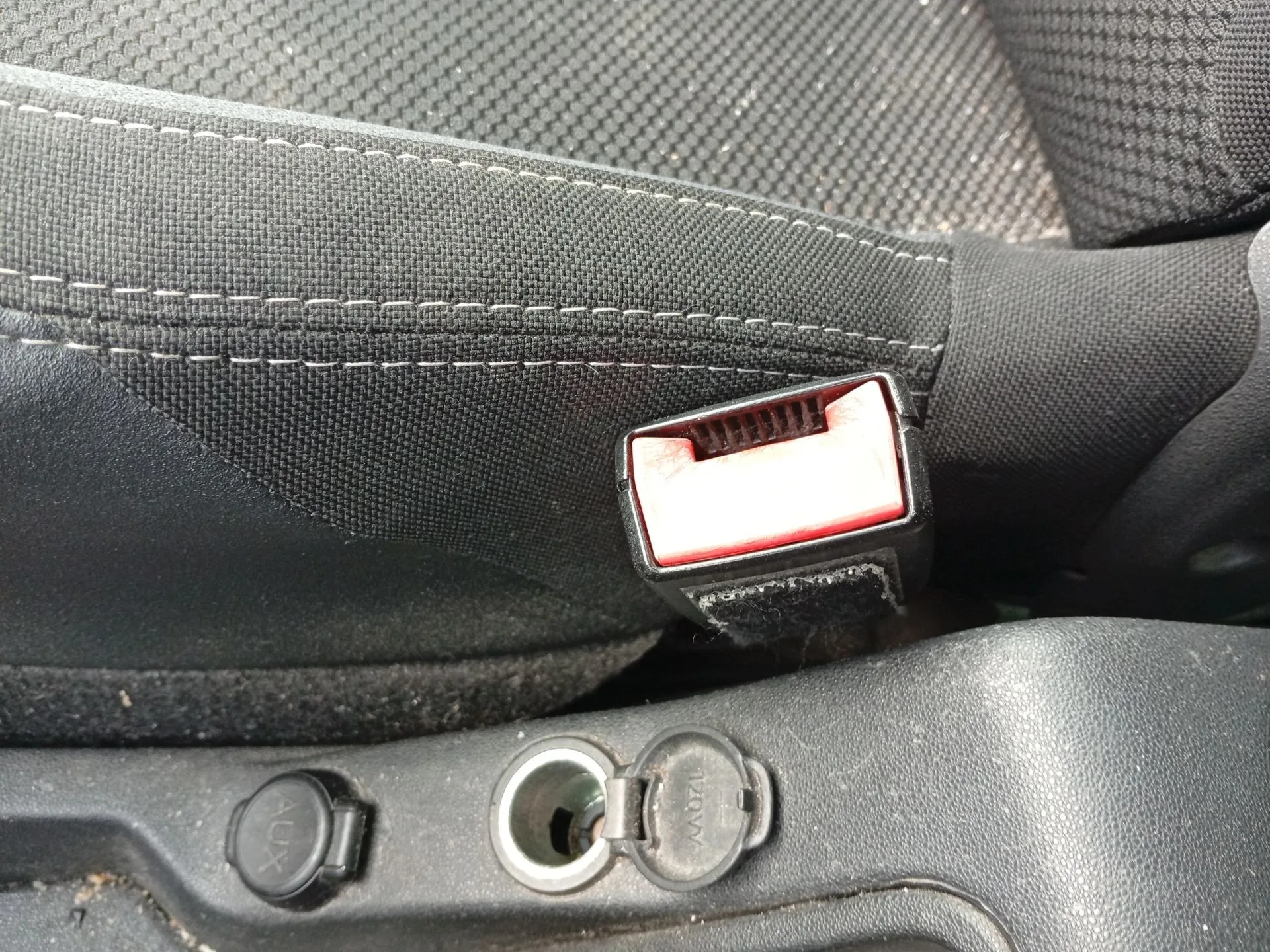 Enganche Cinturon Delantero Derecho para Citroën C3 Ii (Sc_)