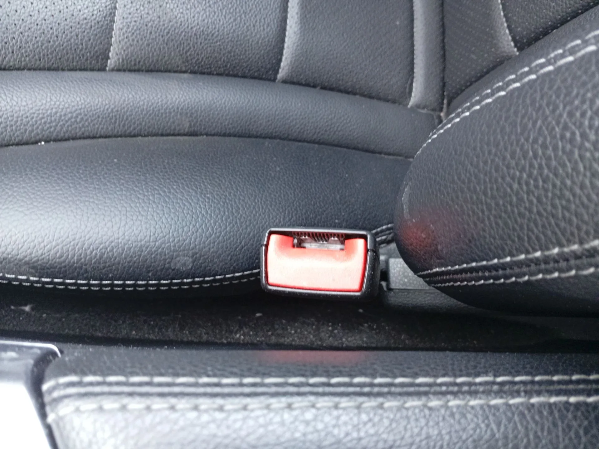 Enganche Cinturon Delantero Derecho para Mercedes-Benz Clase C T-Model (S205)