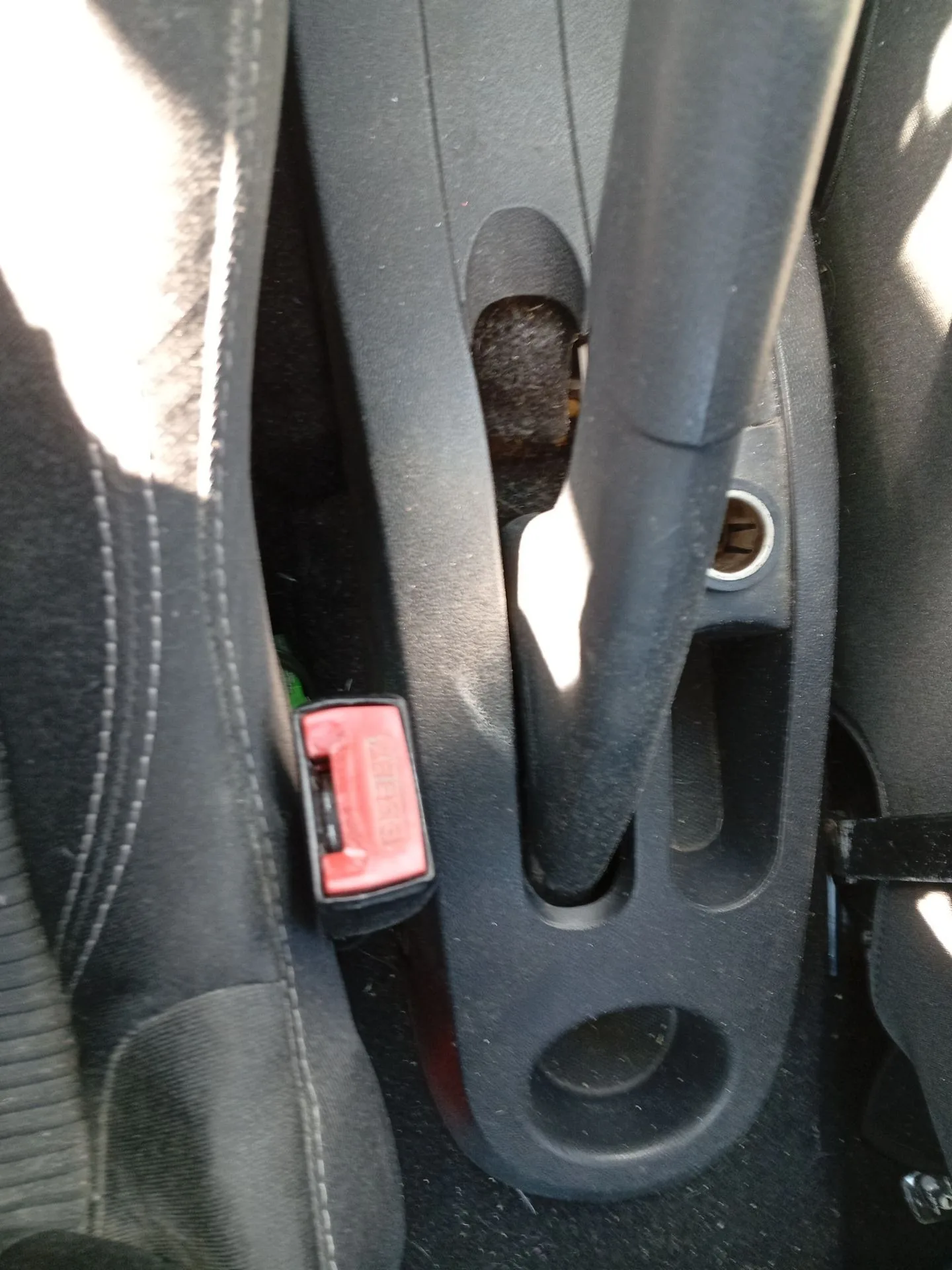 Enganche Cinturon Delantero Izquierdo para Renault Clio Iii (Br0/1, Cr0/1)